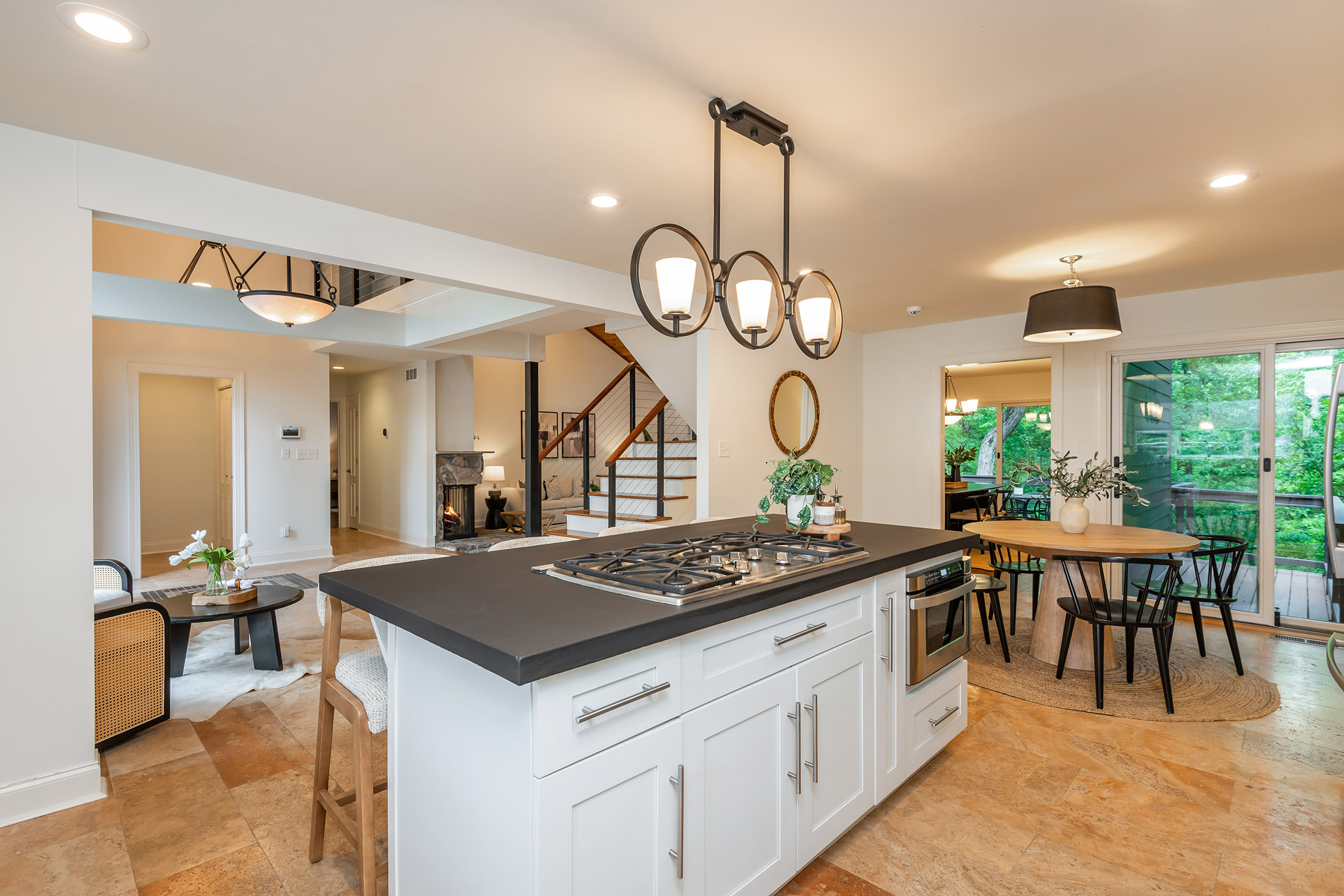  Thoughtfully Renovated Contemporary Home - 物件實景