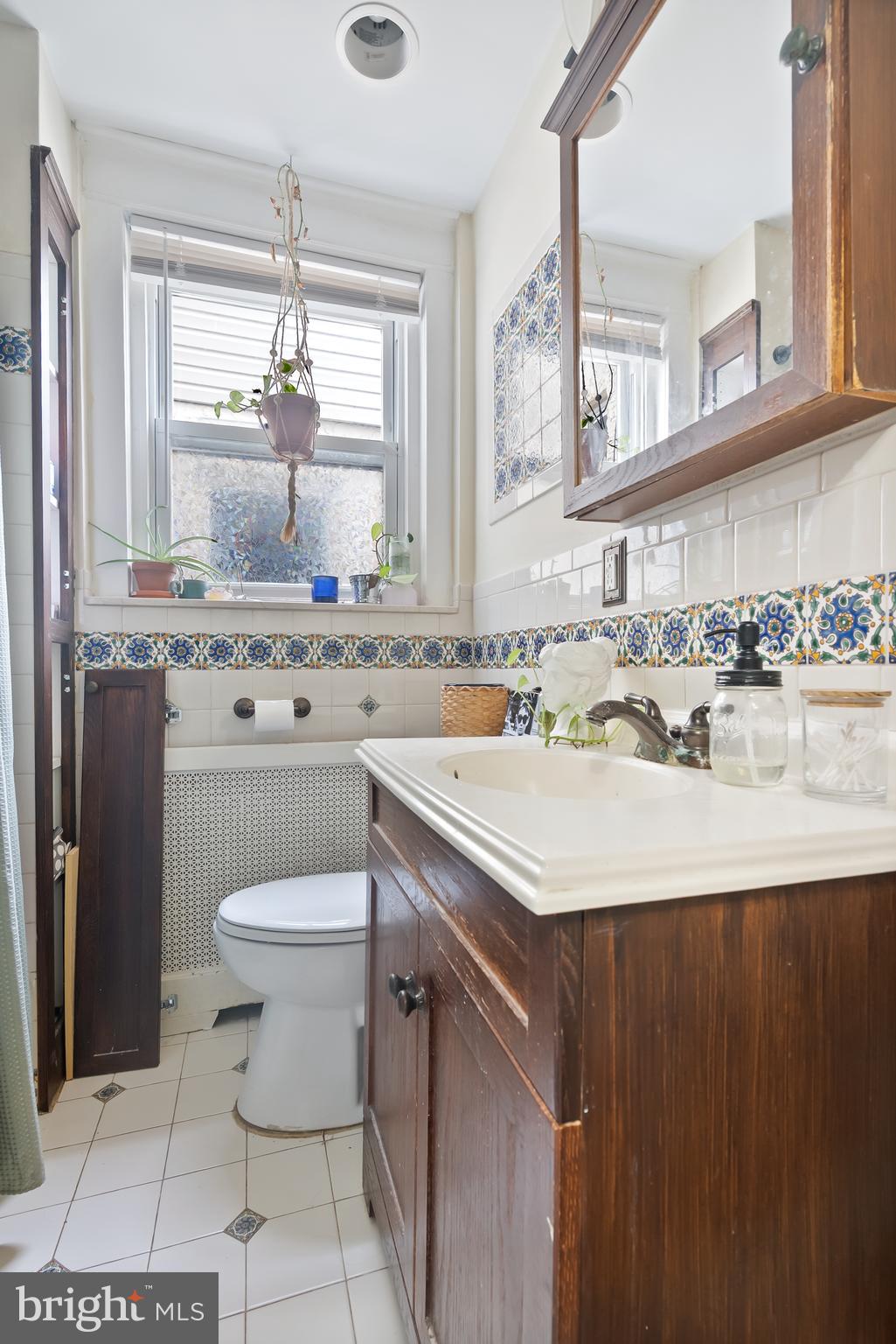 PHILADELPHIA, Pennsylvania, 19147, United States, 4 Bedrooms Bedrooms, ,2 BathroomsBathrooms,Residential,For Sale,1979341