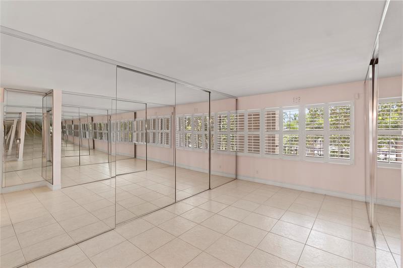 Lauderdale By The Sea, Florida, 33308, United States, 2 Bedrooms Bedrooms, ,2 BathroomsBathrooms,Residential,For Sale,1898422