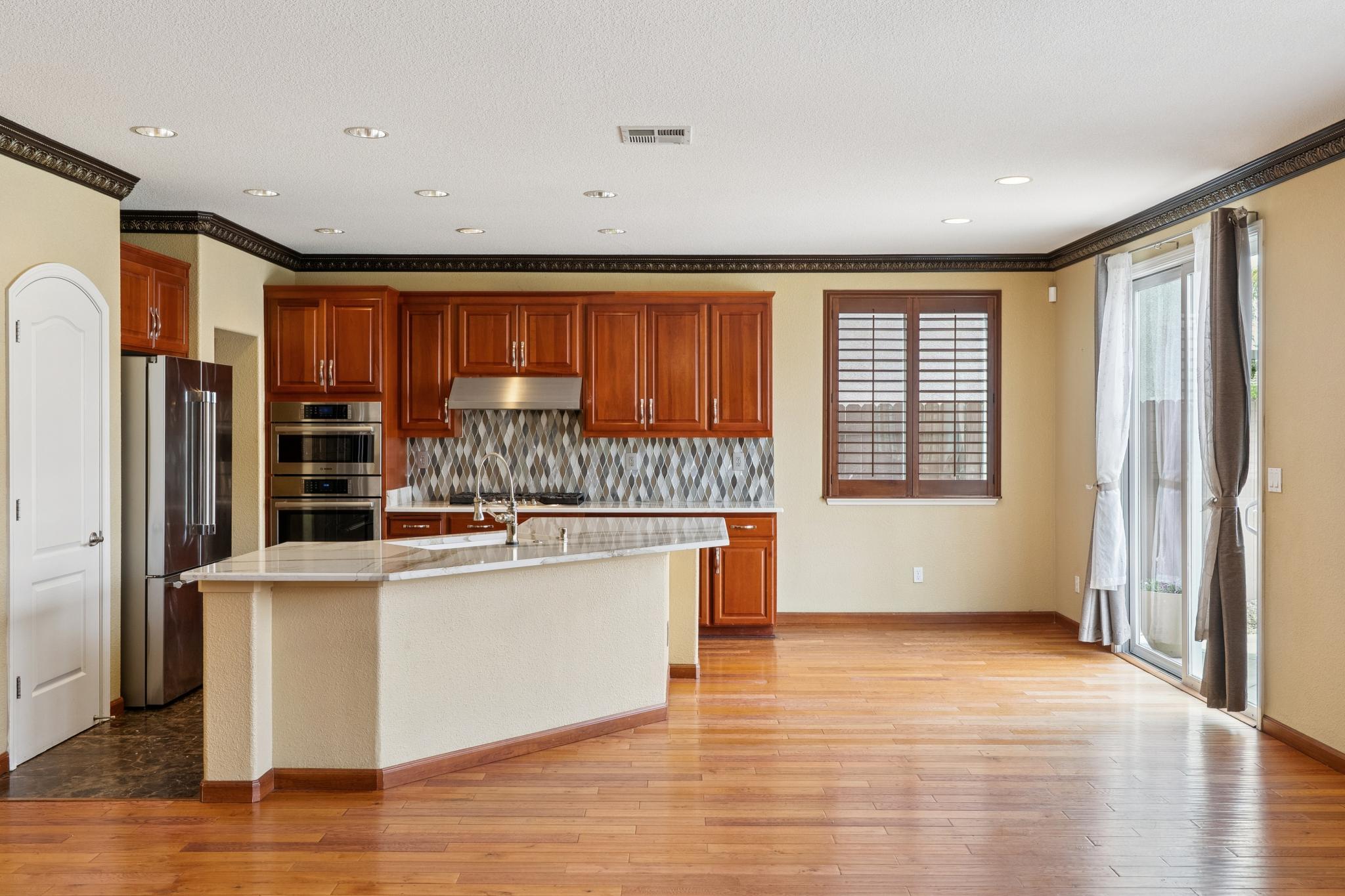  Gorgeous Two-Story Oakley Home - 物件實景