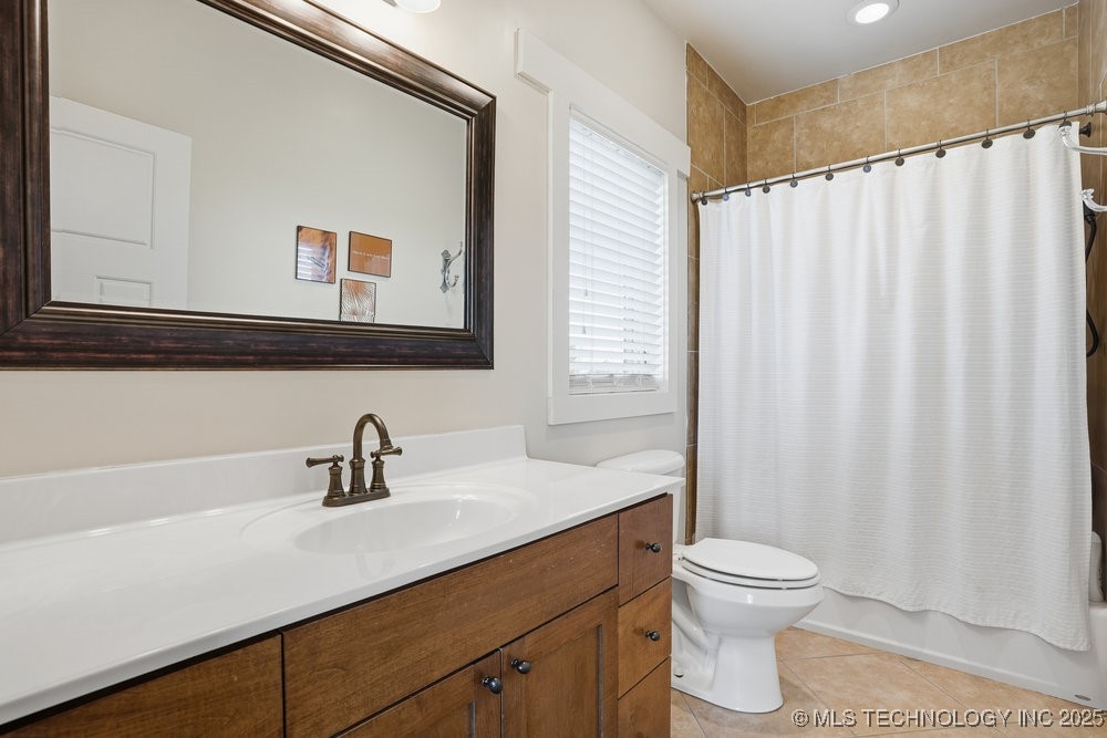 Jenks, Oklahoma, 74037, United States, 5 Bedrooms Bedrooms, ,6 BathroomsBathrooms,Residential,For Sale,1989076