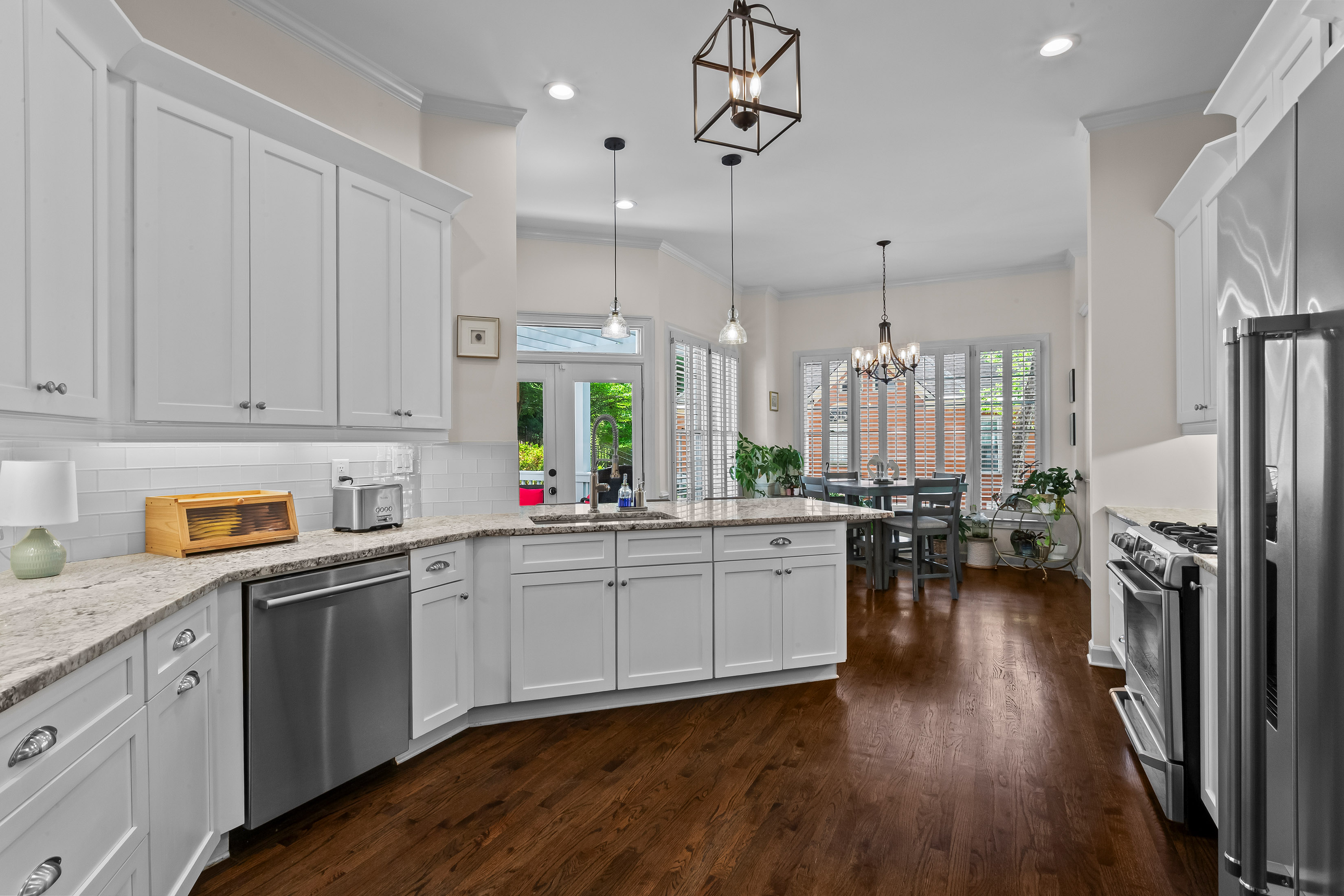  Timeless Elegance in Roswell