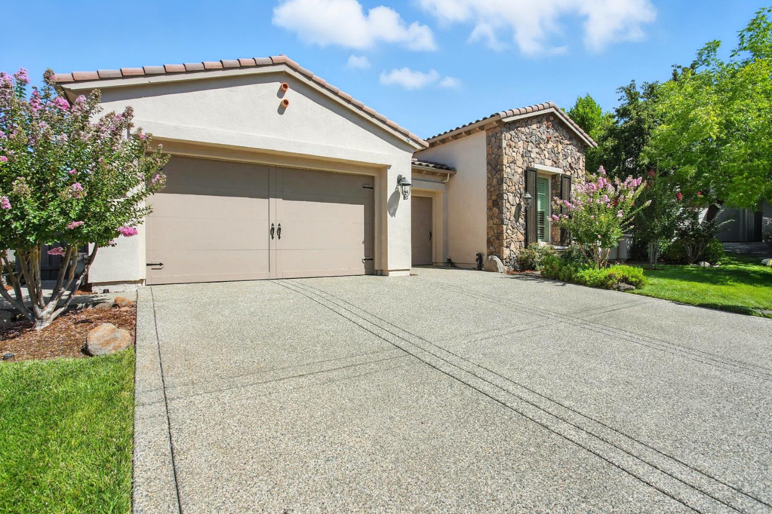 Roseville, California, 95661, United States, 4 Bedrooms Bedrooms, ,3 BathroomsBathrooms,Residential,For Sale,1934690
