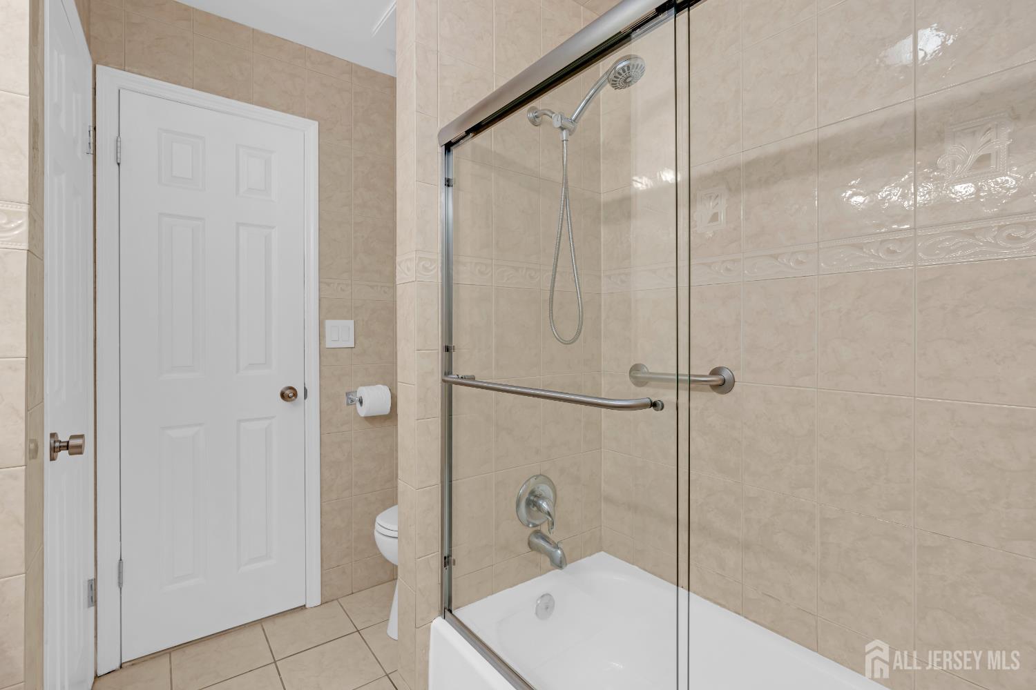 East Brunswick, New Jersey, 08816, United States, 3 Bedrooms Bedrooms, ,3 BathroomsBathrooms,Residential,For Sale,2001983