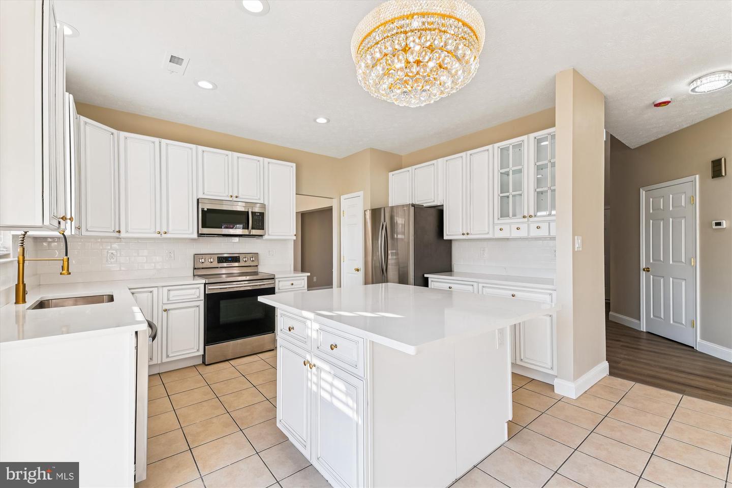 Aberdeen, Maryland, 21001, United States, 6 Bedrooms Bedrooms, ,4 BathroomsBathrooms,Residential,For Sale,1989015