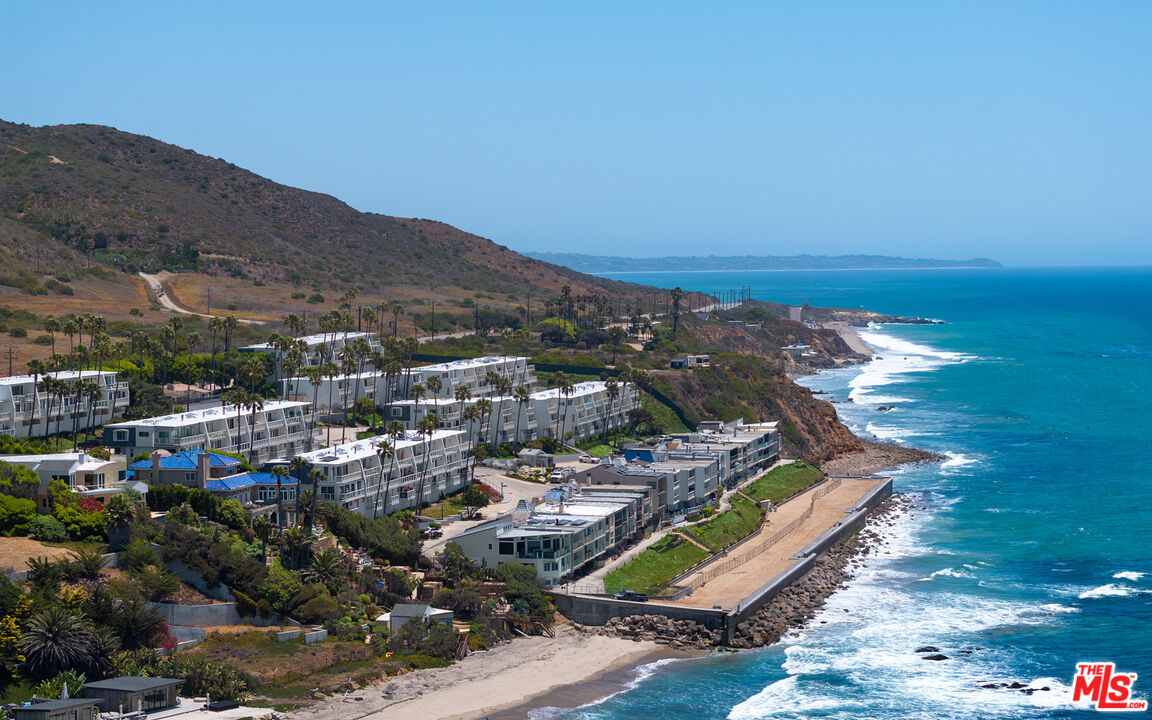 Malibu, California, 90265, United States, 2 Bedrooms Bedrooms, ,2 BathroomsBathrooms,Residential,For Sale,1896546