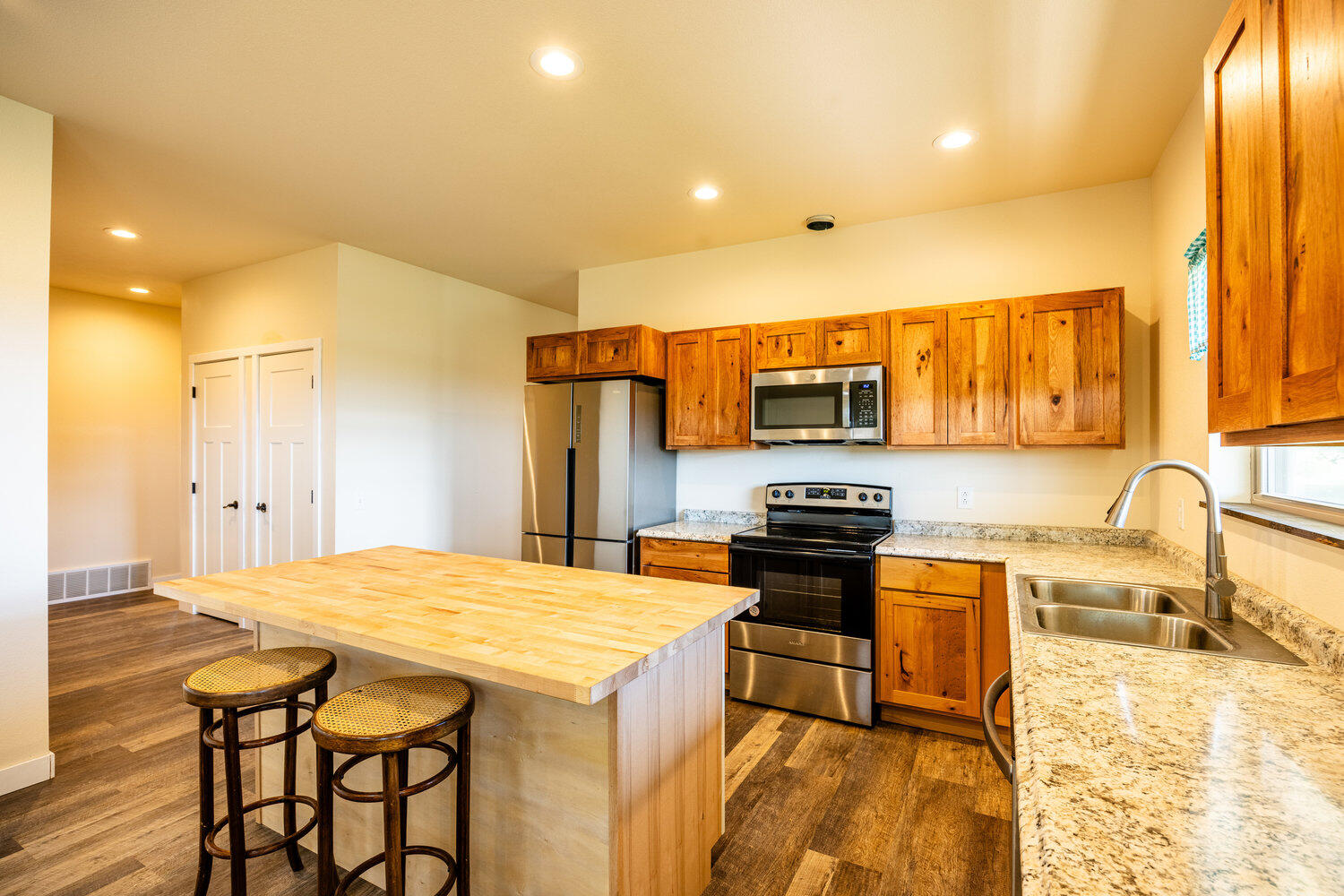 Sheridan, Wyoming, 82801, United States, 3 Bedrooms Bedrooms, ,2 BathroomsBathrooms,Residential,For Sale,1906088