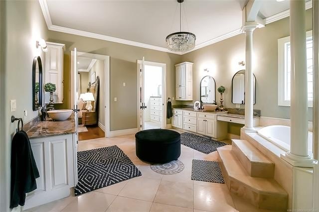 Tahlequah, Oklahoma, 74464, United States, 5 Bedrooms Bedrooms, ,5 BathroomsBathrooms,Residential,For Sale,1982771