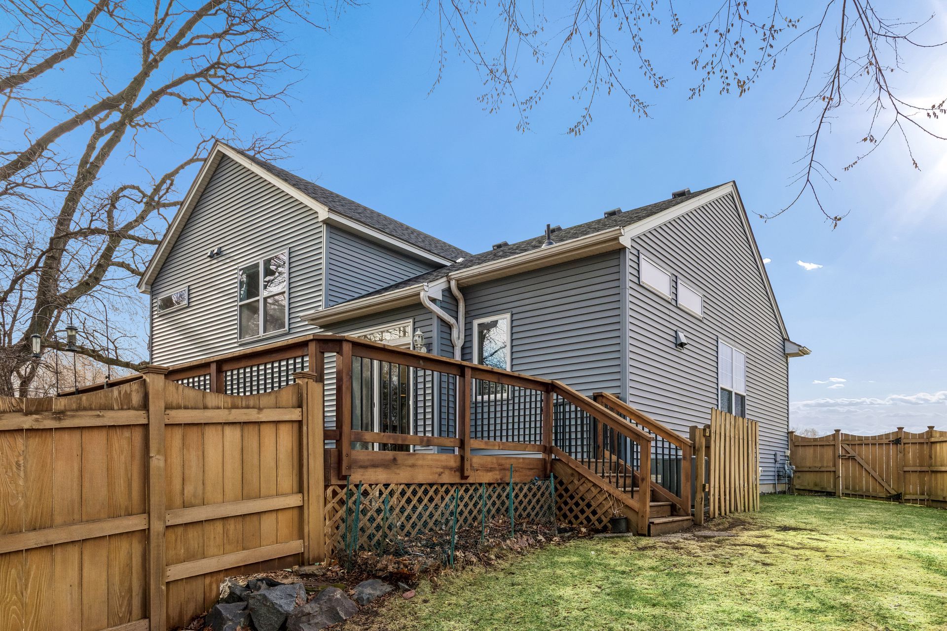  Cul-de-Sac Living with Over an Acre of Land - 物件實景