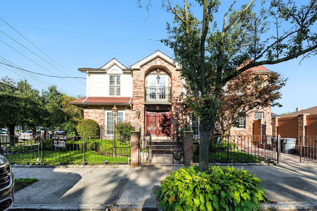 Howard Beach, New York, 11414, United States, 4 Bedrooms Bedrooms, ,4 BathroomsBathrooms,Residential,For Sale,1984168