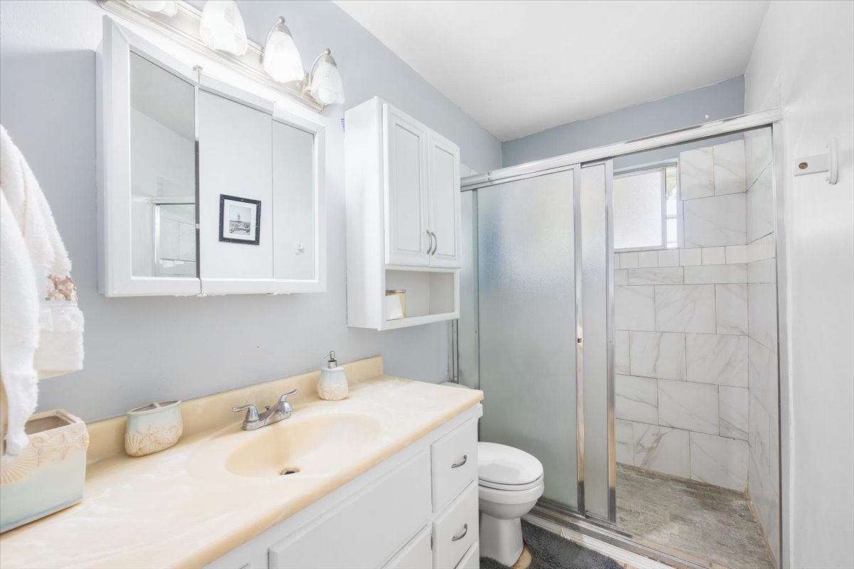 San Jacinto, California, 92583, United States, 6 Bedrooms Bedrooms, ,4 BathroomsBathrooms,Residential,For Sale,1977505