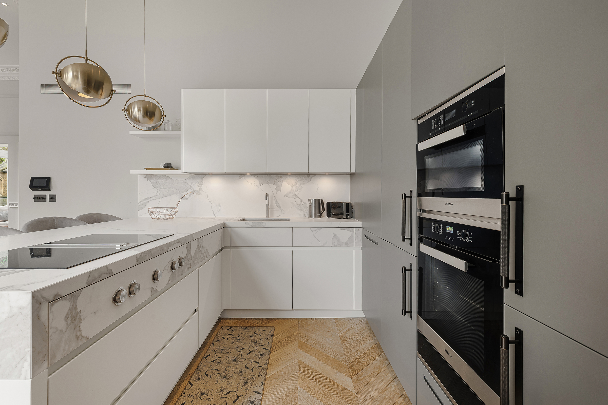  A Grand Lateral Apartment with Direct Lift Access in South Kensington - 物件實景