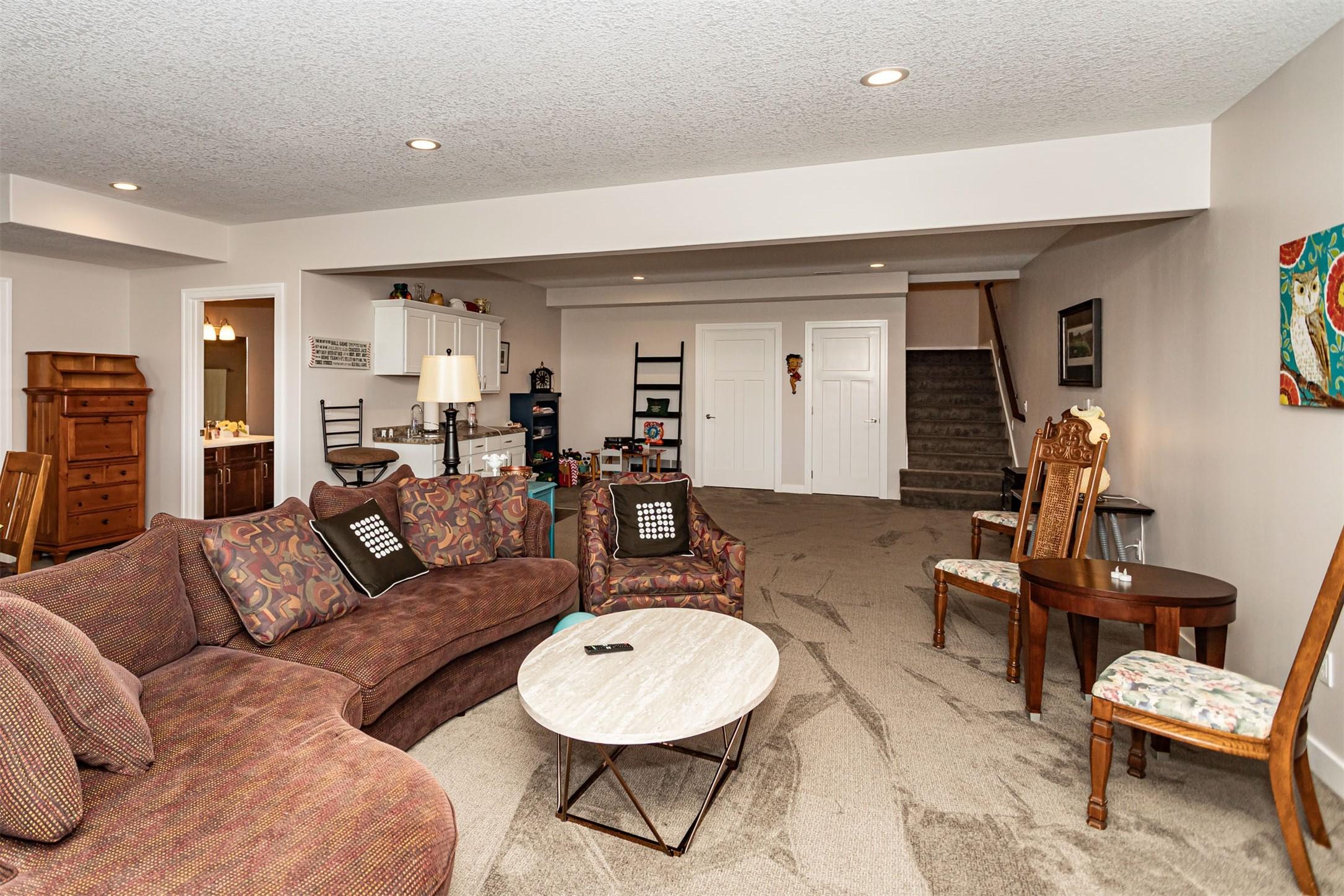 Huxley, Iowa, 50124, United States, 3 Bedrooms Bedrooms, ,4 BathroomsBathrooms,Residential,For Sale,1975507