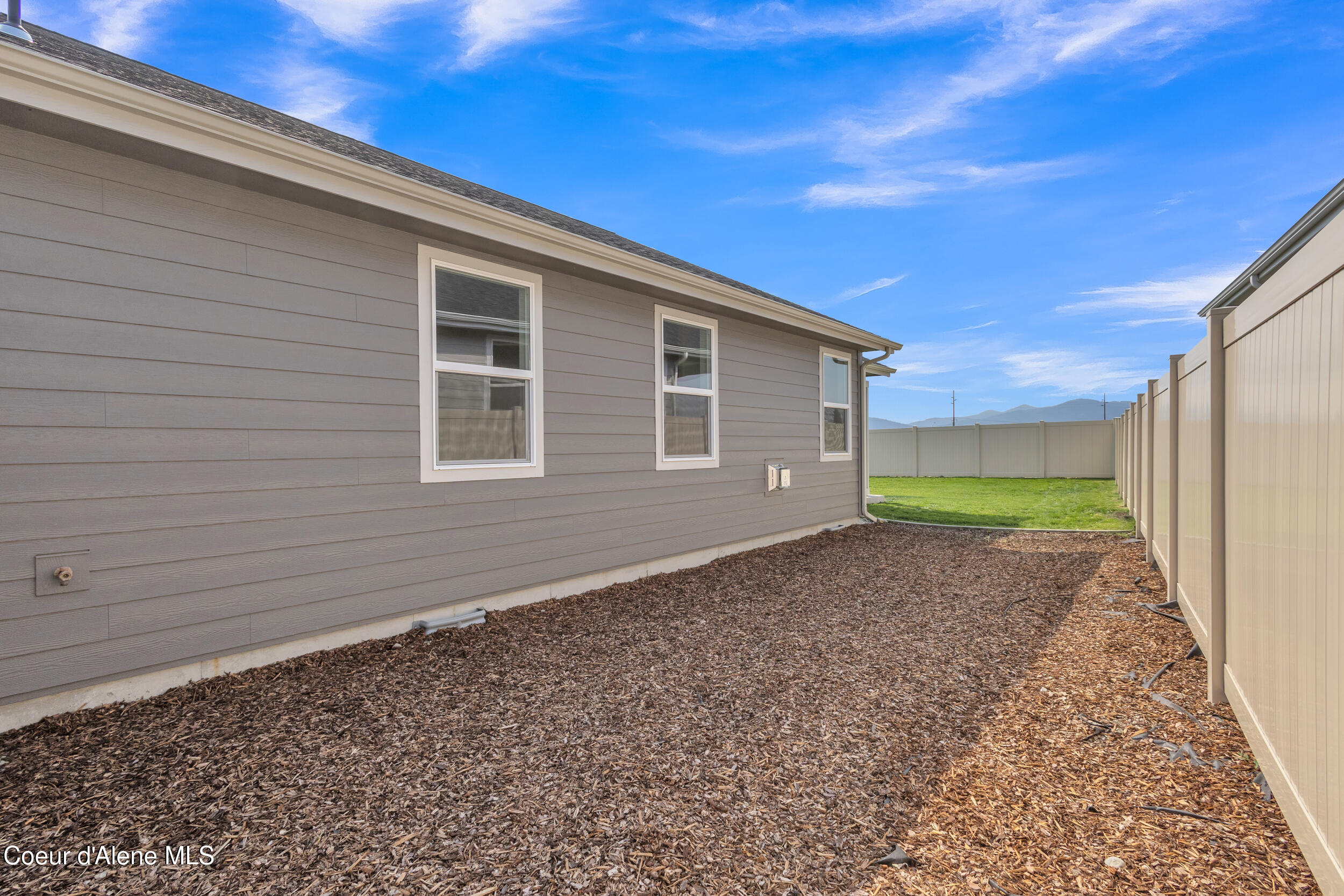 Coeur d'Alene, Idaho, 83815, United States, 3 Bedrooms Bedrooms, ,2 BathroomsBathrooms,Residential,For Sale,1999296