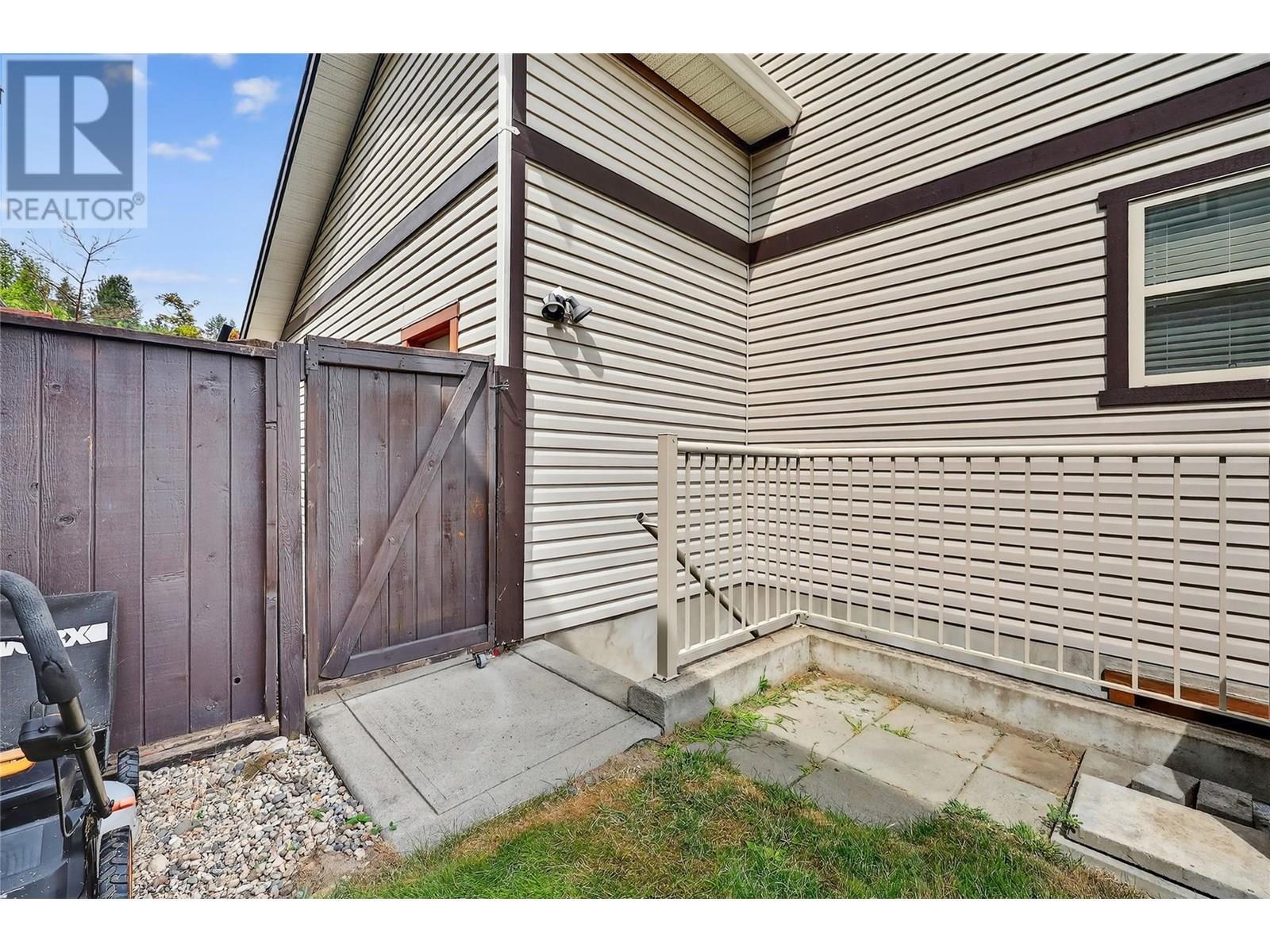 KELOWNA, British Columbia, V1W 4X9, CA, 4 Bedrooms Bedrooms, ,3 BathroomsBathrooms,Residential,For Sale,1898520