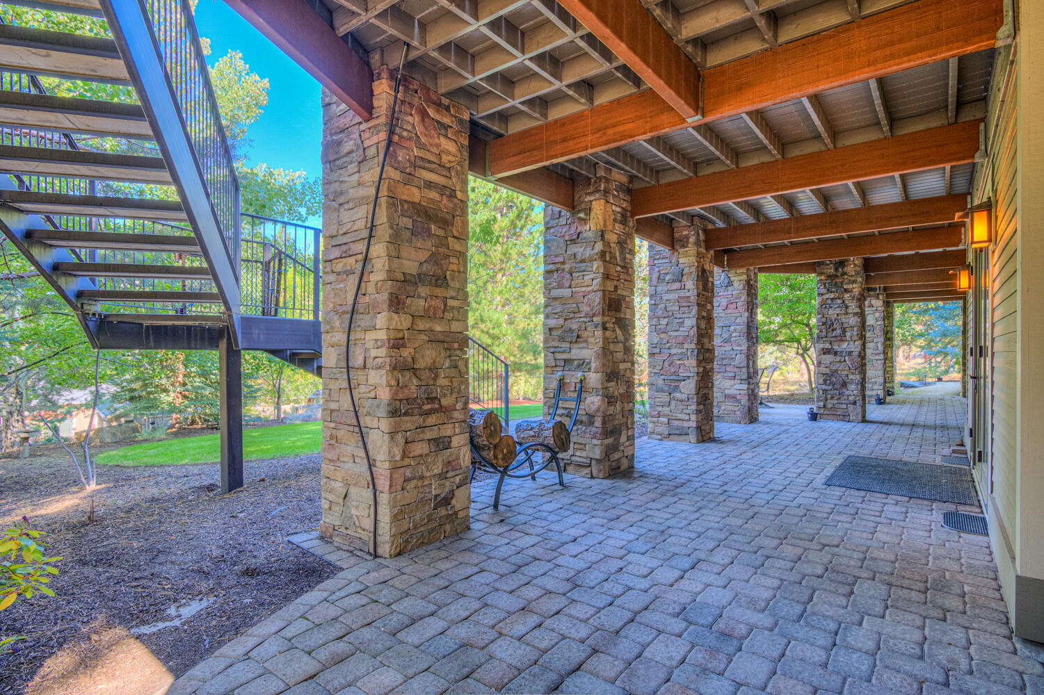 Bend, Oregon, 97703, United States, 4 Bedrooms Bedrooms, ,5 BathroomsBathrooms,Residential,For Sale,1979123