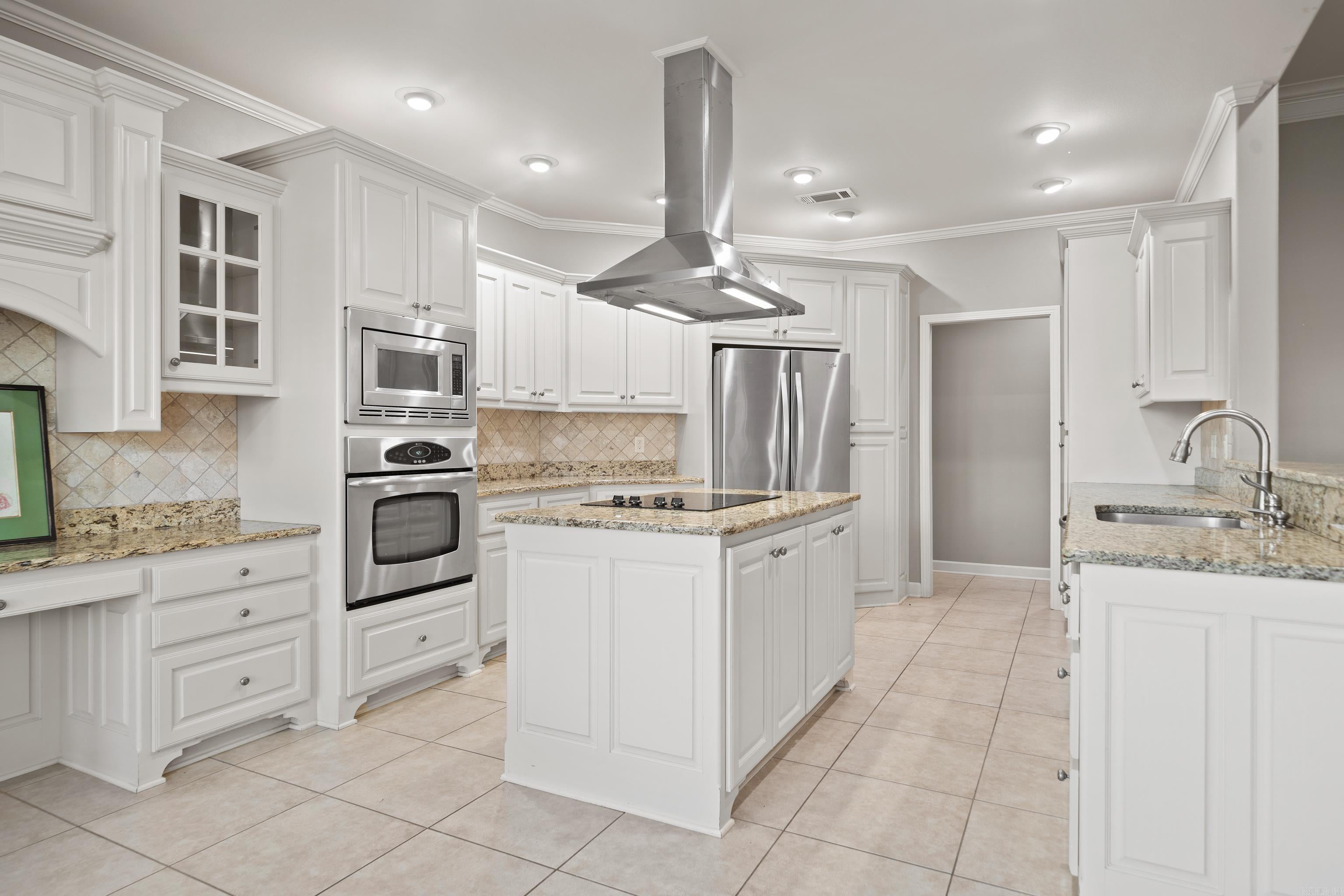 Hot Springs, Arkansas, 71913, United States, 4 Bedrooms Bedrooms, ,3 BathroomsBathrooms,Residential,For Sale,2006318