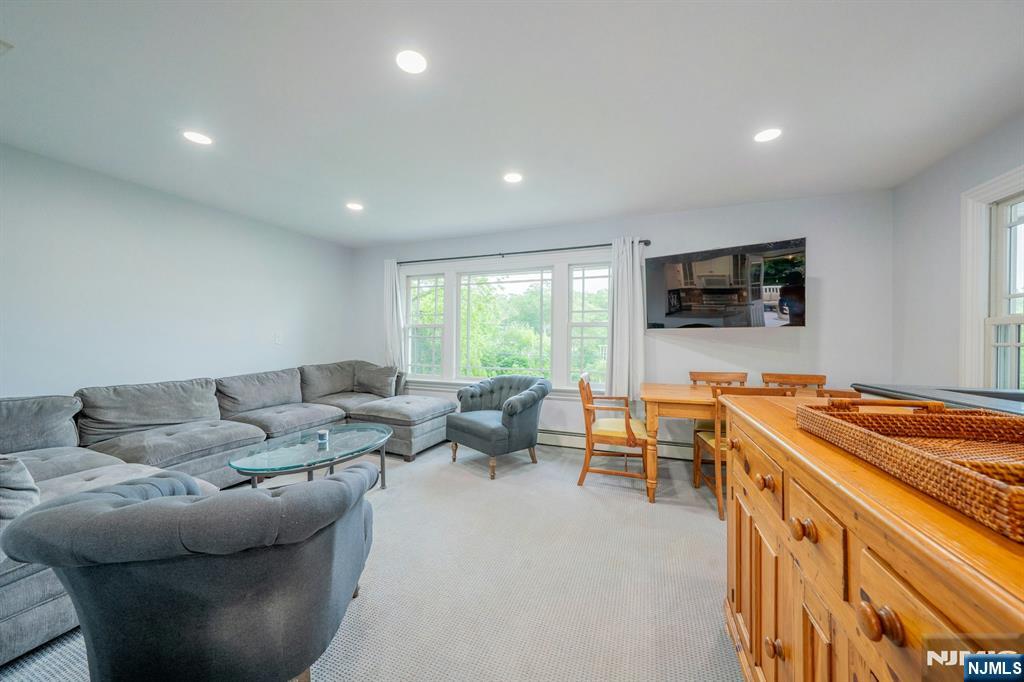 Ramsey, New Jersey, 07446, United States, 6 Bedrooms Bedrooms, ,5 BathroomsBathrooms,Residential,For Sale,1847263