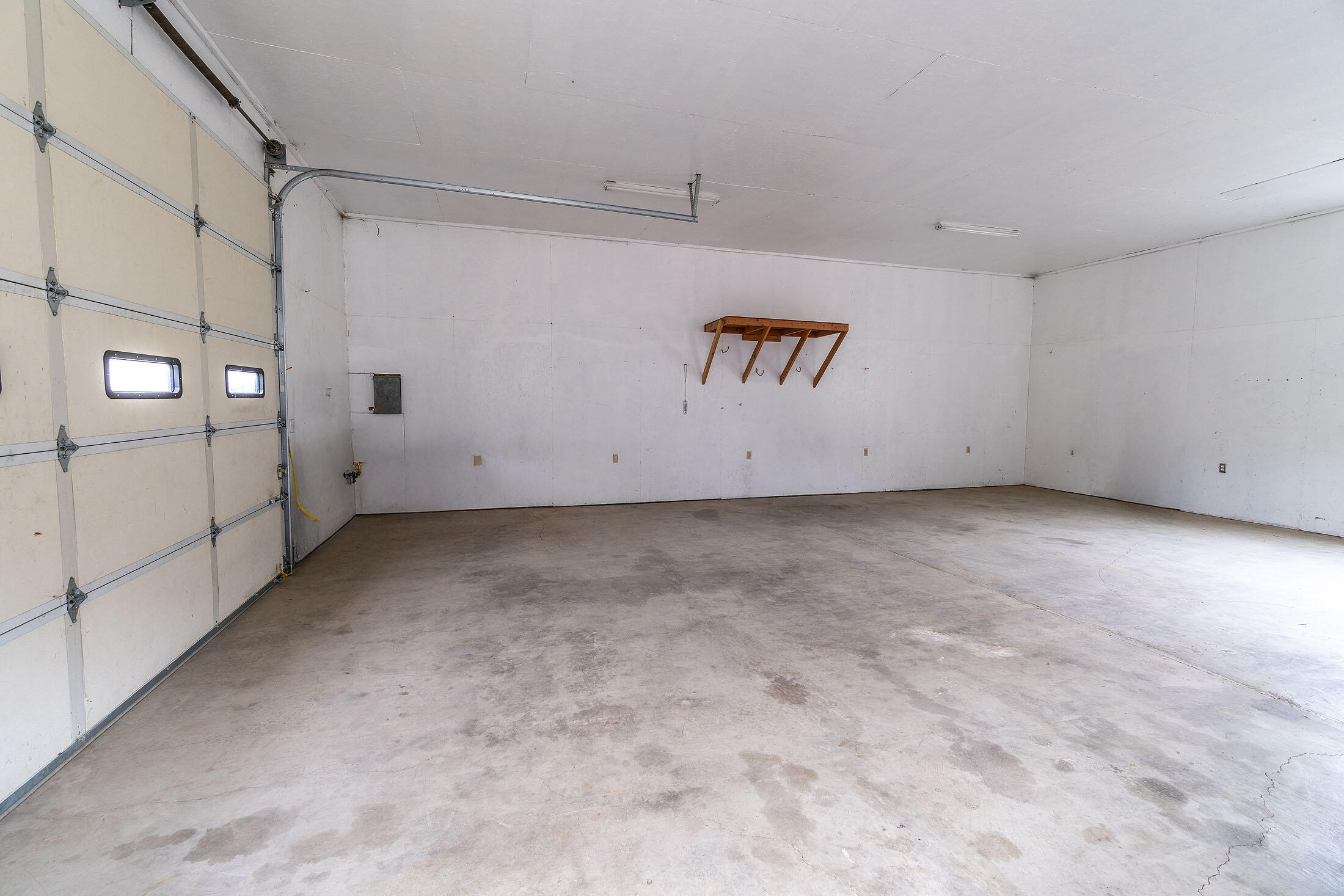 Mitchell, Oregon, 97750, United States, 3 Bedrooms Bedrooms, ,2 BathroomsBathrooms,Residential,For Sale,1965527