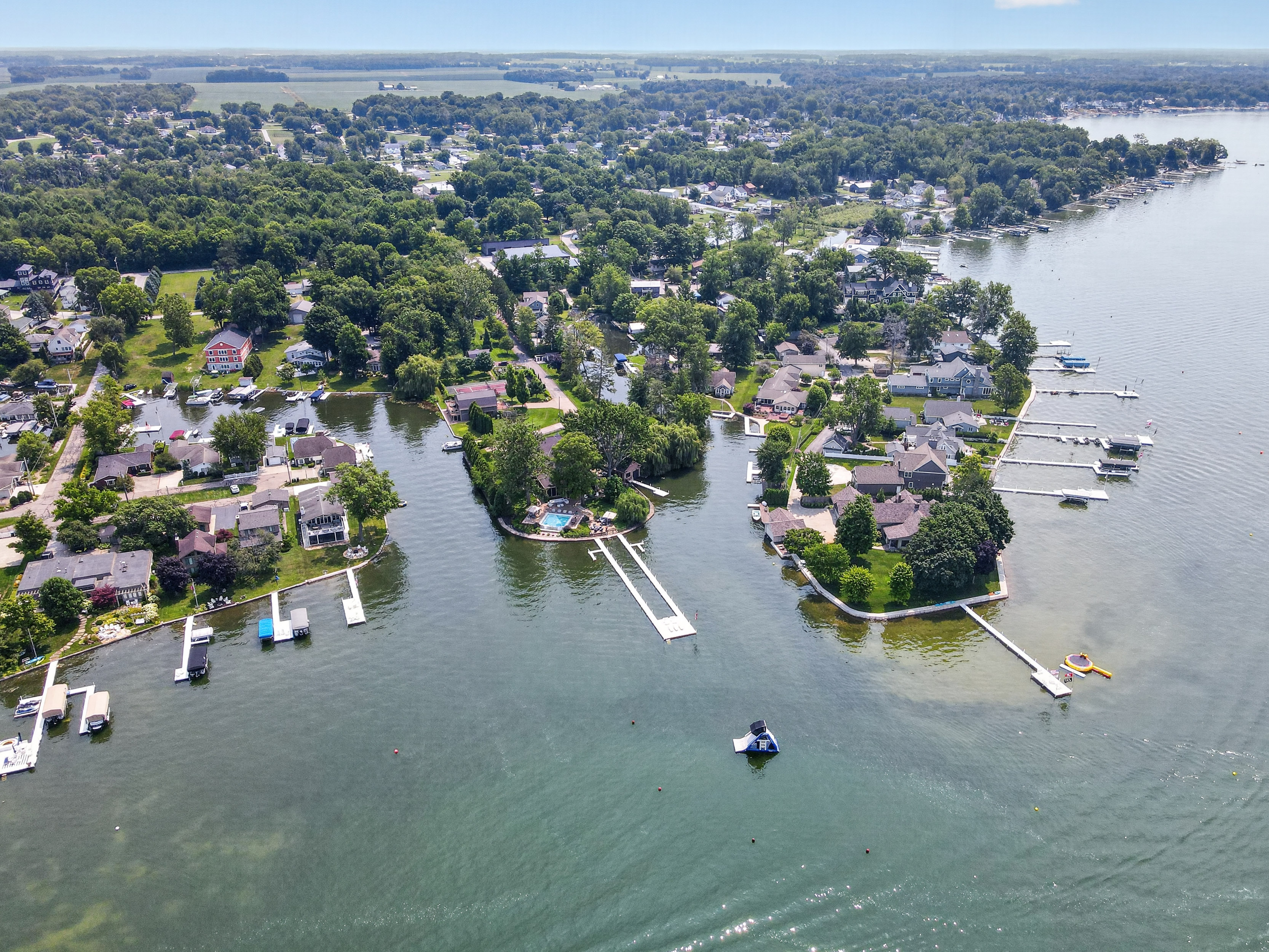  Multiple Residences on a 2.7 Acre Peninsula off Lake Wawasee - 物件實景