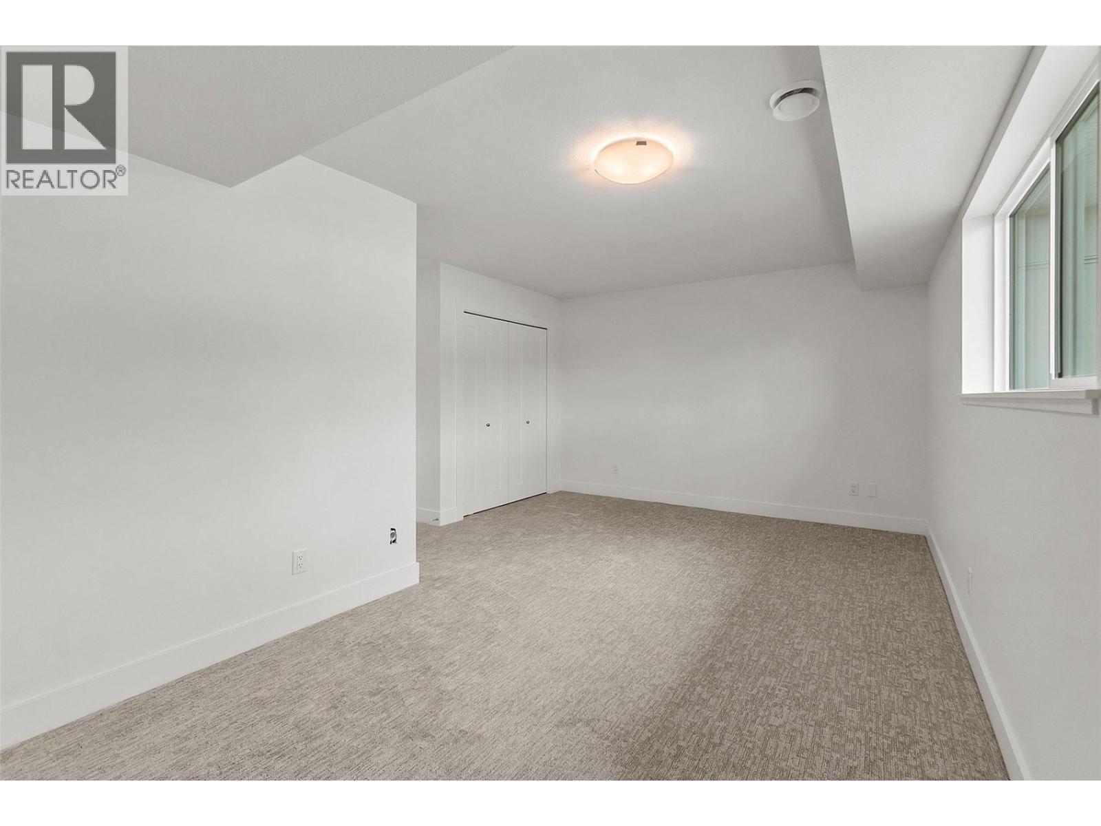 KELOWNA, British Columbia, V1V 2E6, CA, 4 Bedrooms Bedrooms, ,3 BathroomsBathrooms,Residential,For Sale,1960761