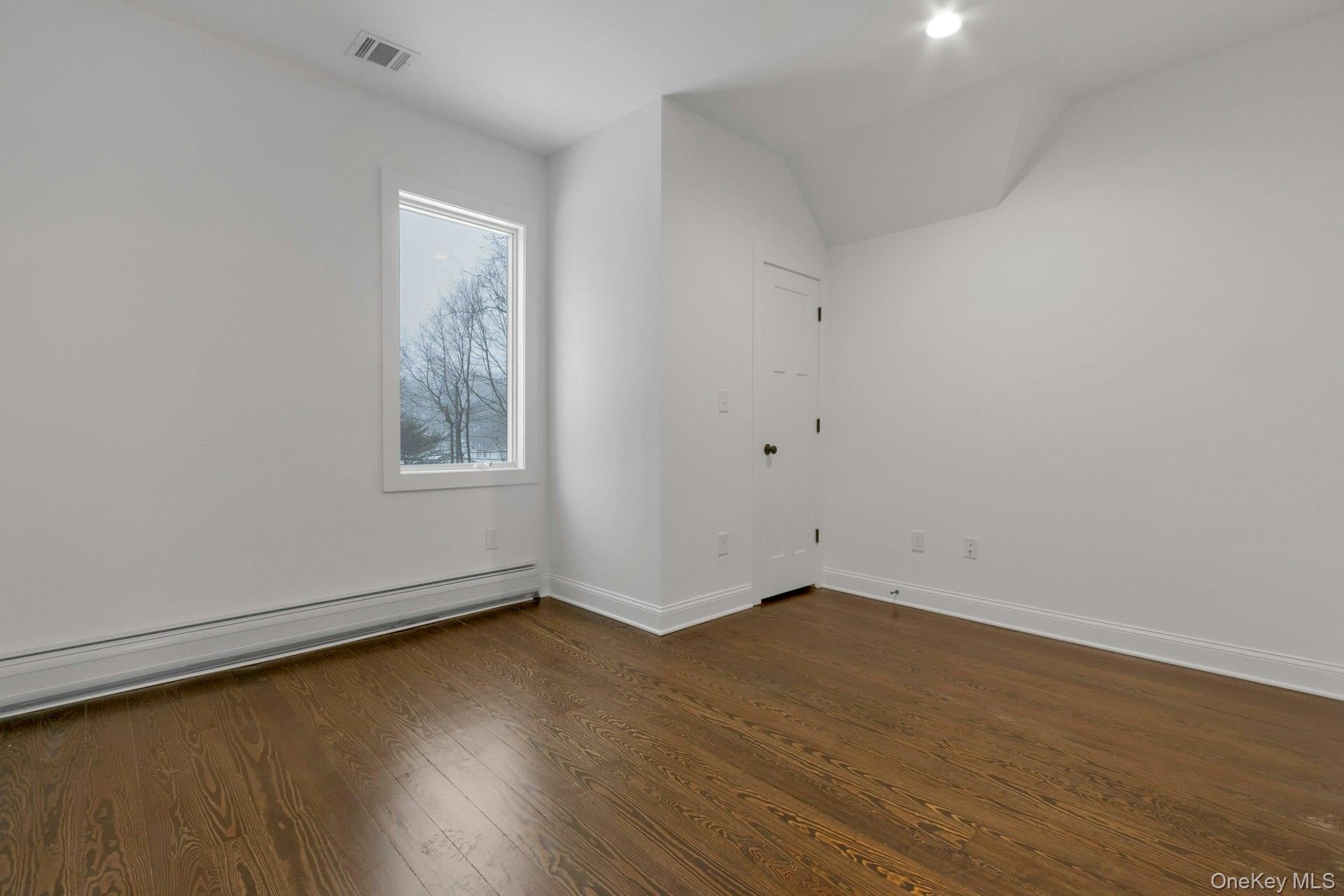 Valley Cottage, New York, 10989, United States, 4 Bedrooms Bedrooms, ,3 BathroomsBathrooms,Residential,For Sale,2005431