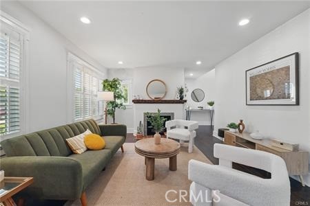 Los Angeles, California, 90018, United States, 5 Bedrooms Bedrooms, ,5 BathroomsBathrooms,Residential,For Sale,1842943