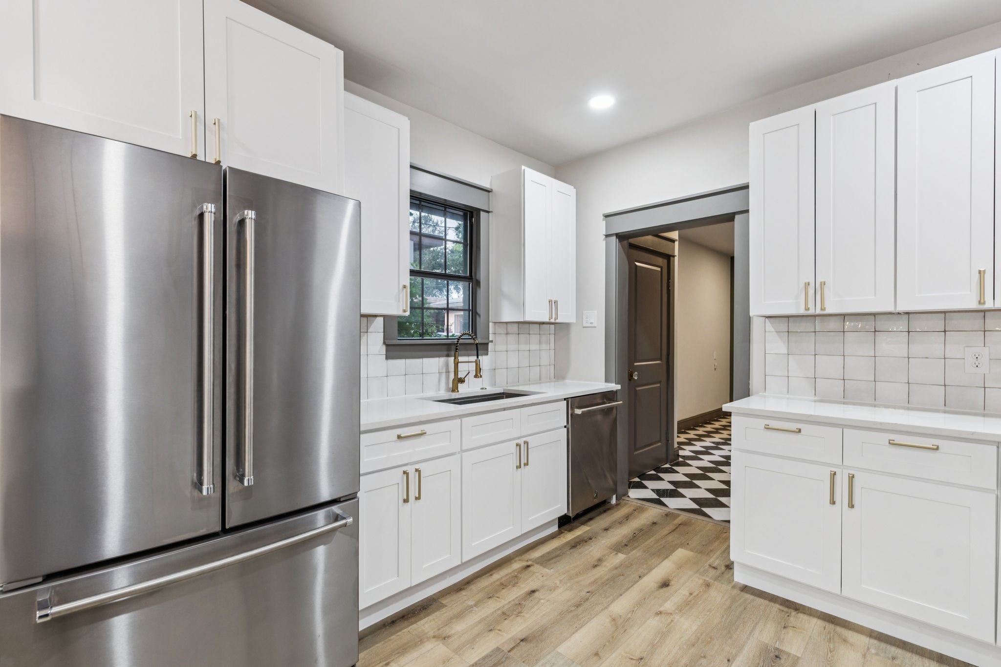 Dallas, Texas, 75208, United States, 3 Bedrooms Bedrooms, ,3 BathroomsBathrooms,Residential,For Sale,1926377