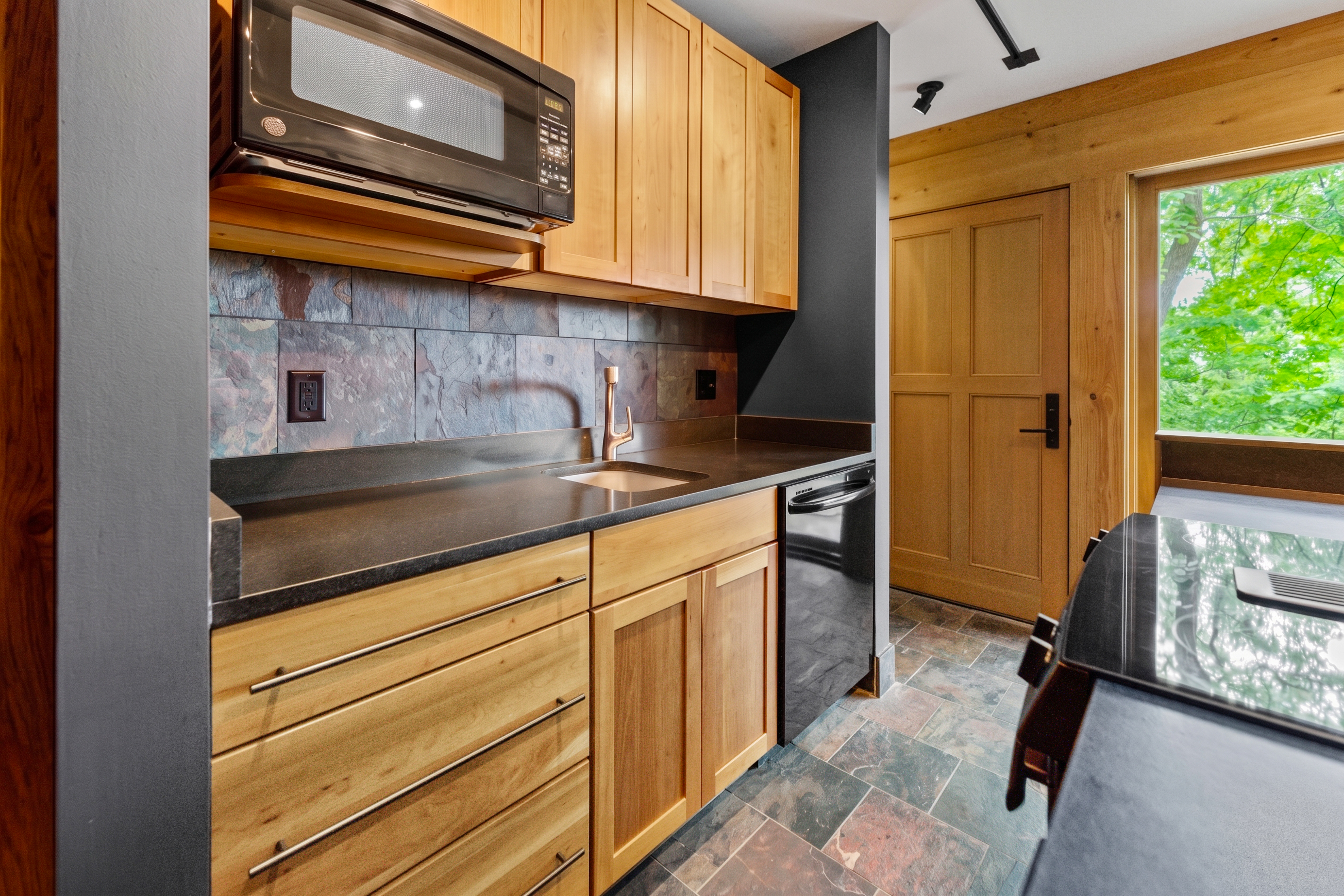  Striking Custom Home Set on 3.49 Private Acres in Wildwood - 物件實景
