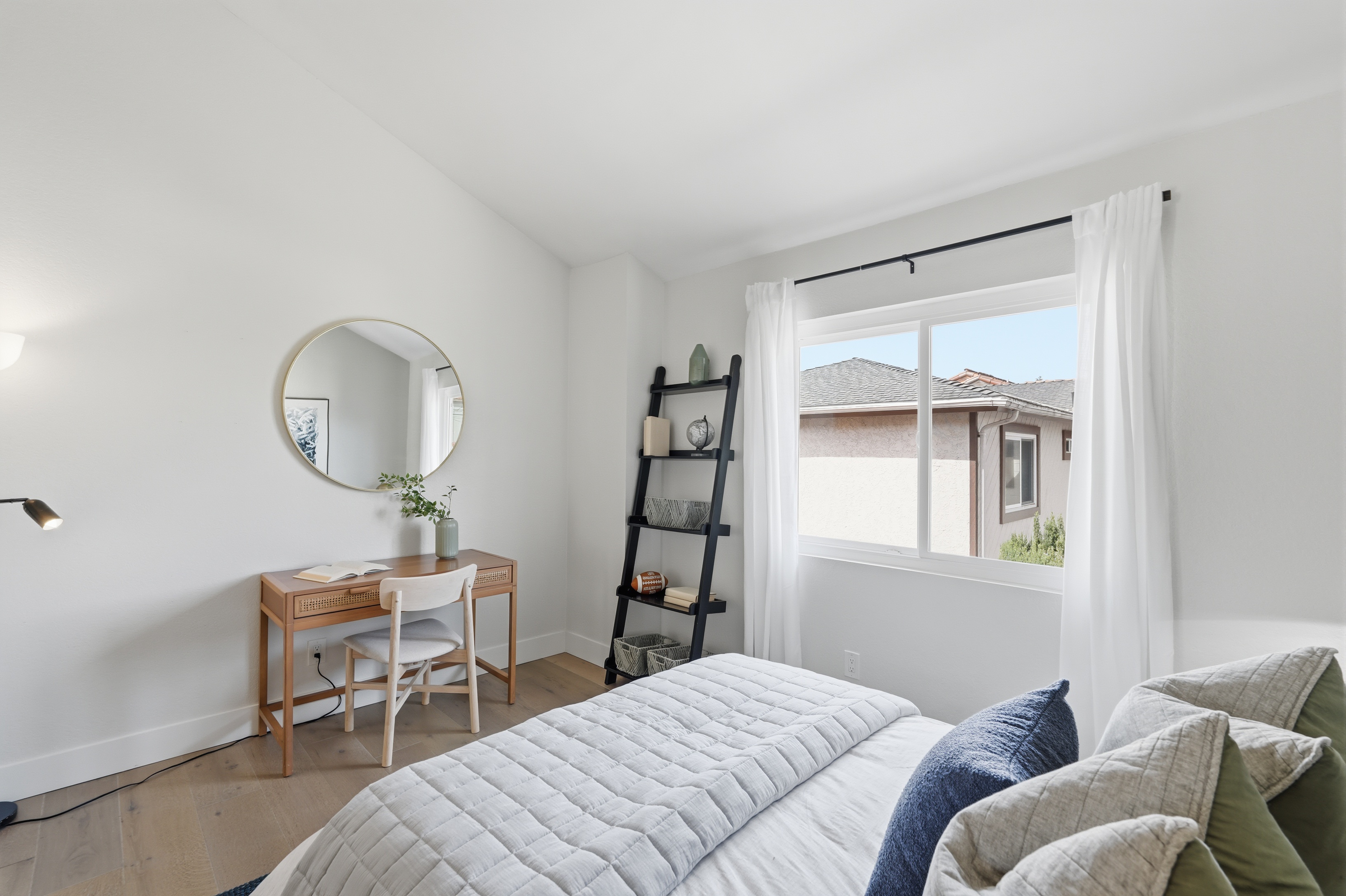  2220 Clark Lane, Redondo Beach, CA 90278 - 物件實景