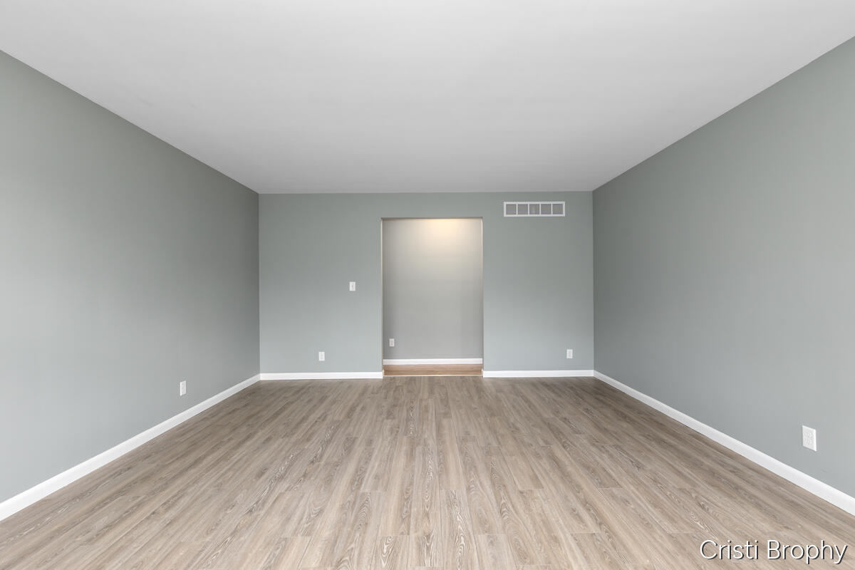 Grand Rapids, Michigan, 49506, United States, 4 Bedrooms Bedrooms, ,3 BathroomsBathrooms,Residential,For Sale,1989098