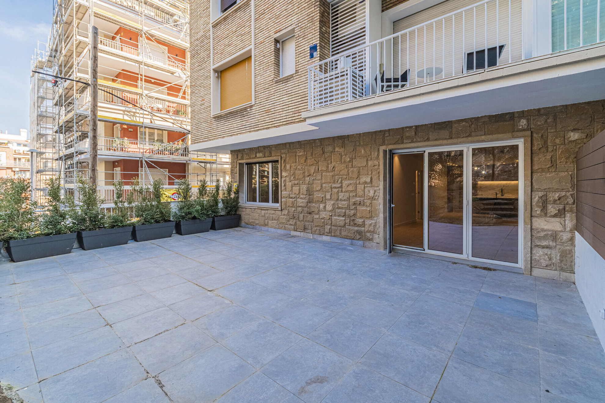  Fantastic renovated apartment with large garden at the living room level - 物件實景