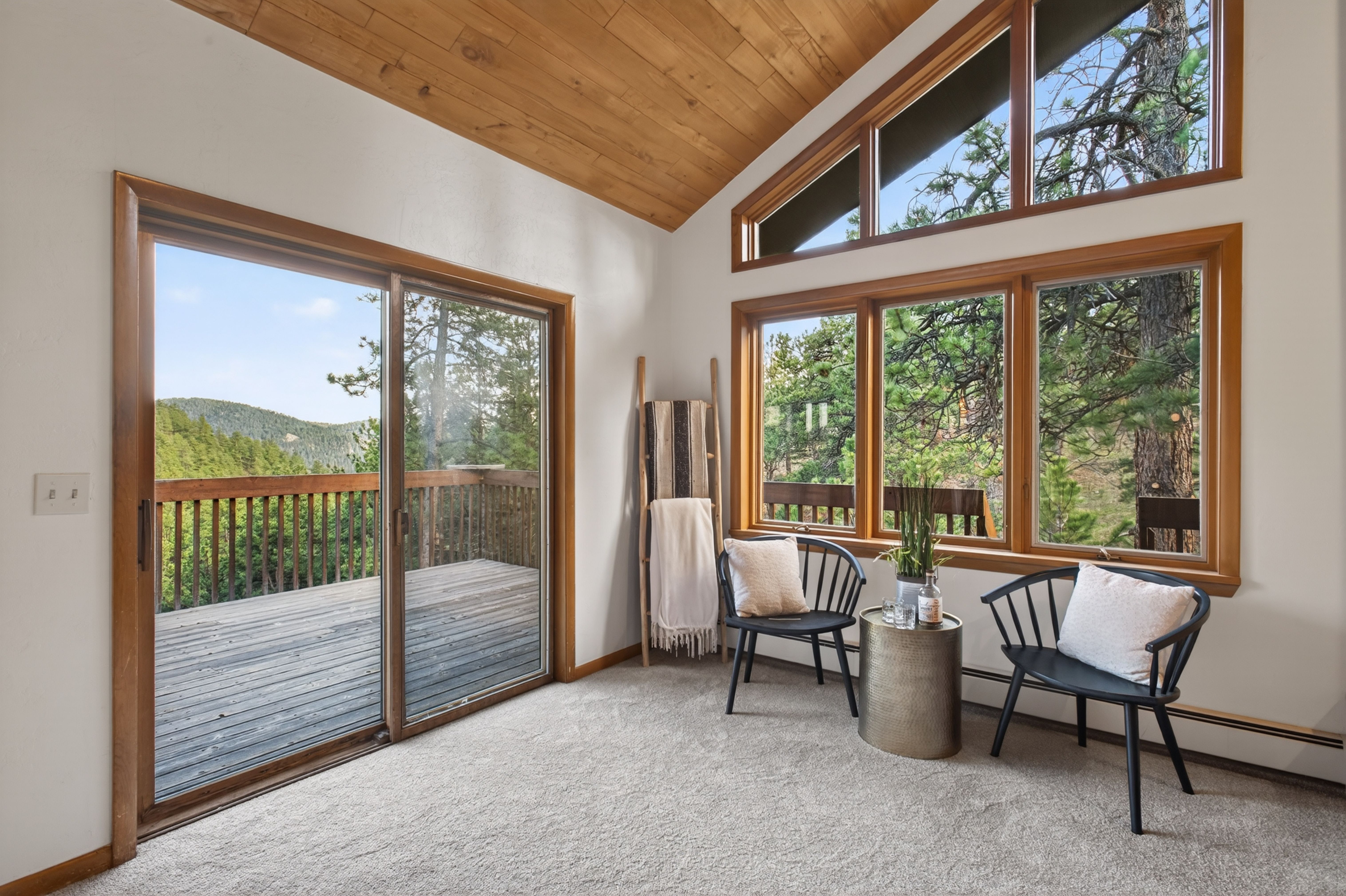  Ranch-style Custom Home on 1.16 Acre Sunny and Treed Lot in Genesee - 物件實景