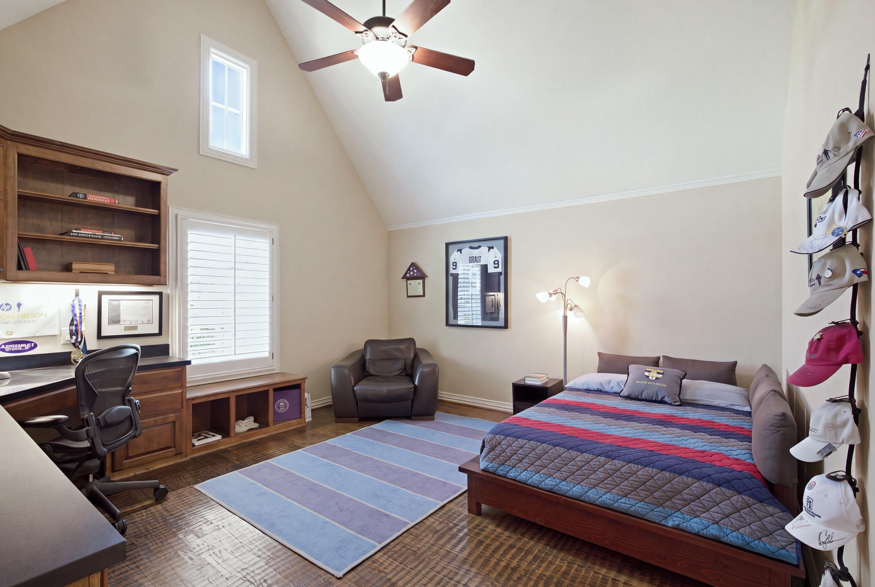  Preston Hollow Home with Pool, Primary Suite Down, 3-Car Garage & Solar - 物件實景