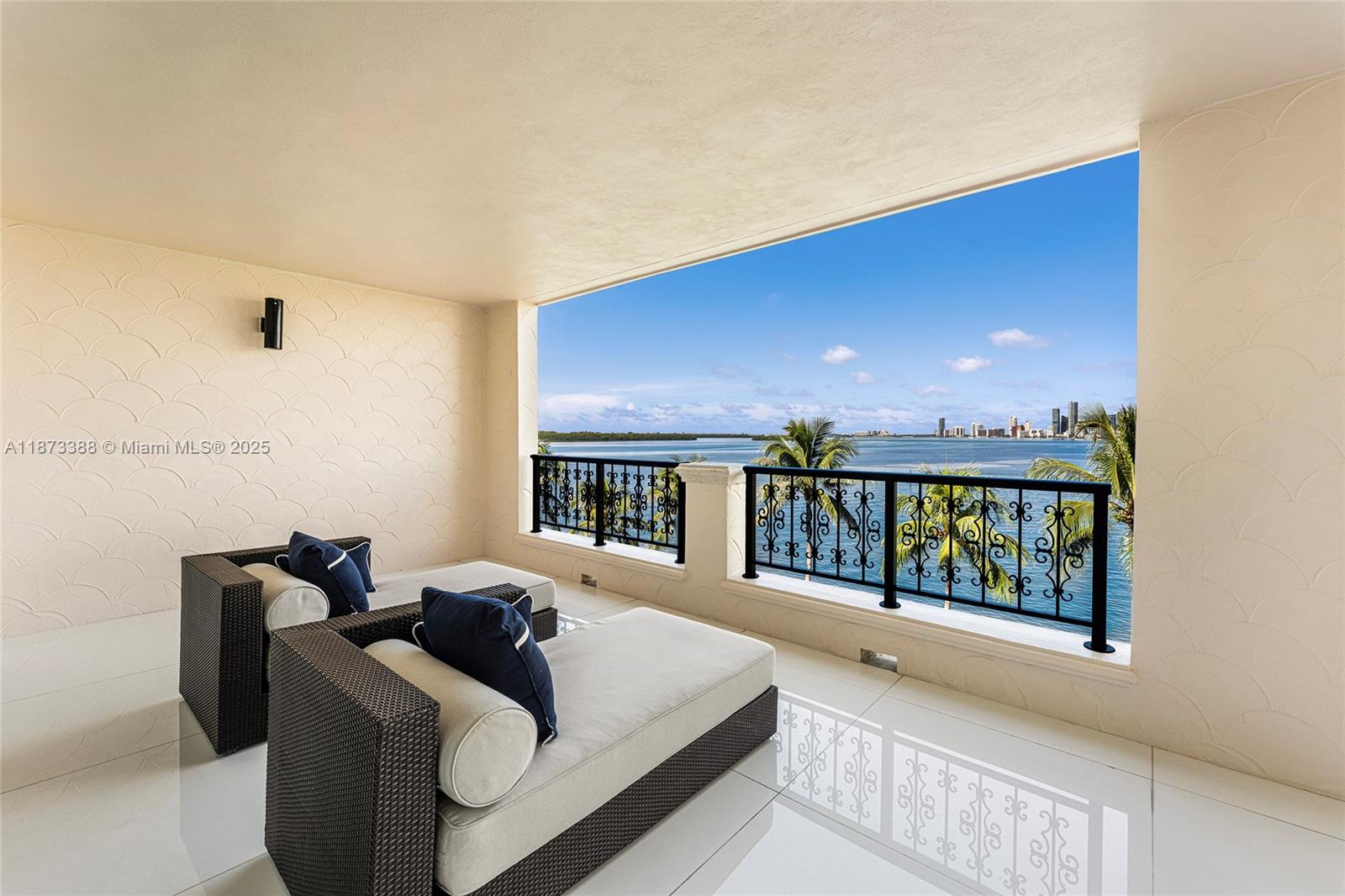 Miami, Florida, 33109, United States, 3 Bedrooms Bedrooms, ,3 BathroomsBathrooms,Residential,For Sale,1940936