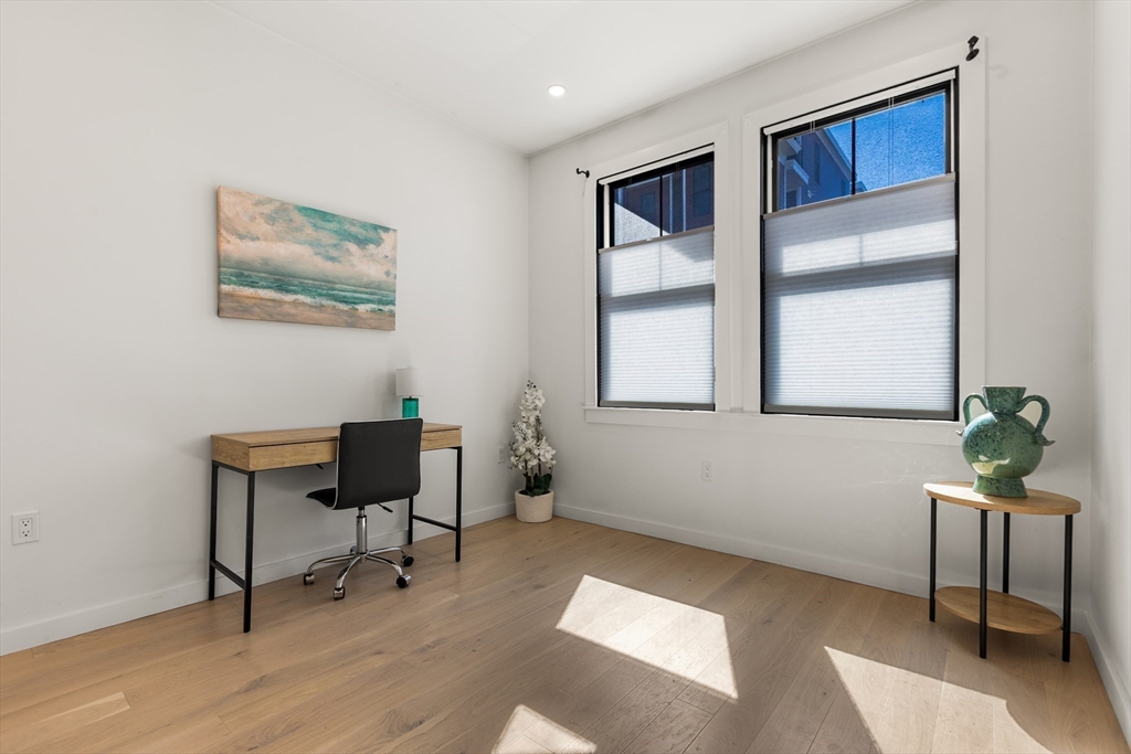 Boston, Massachusetts, 02128, United States, 2 Bedrooms Bedrooms, ,2 BathroomsBathrooms,Residential,For Sale,1940624