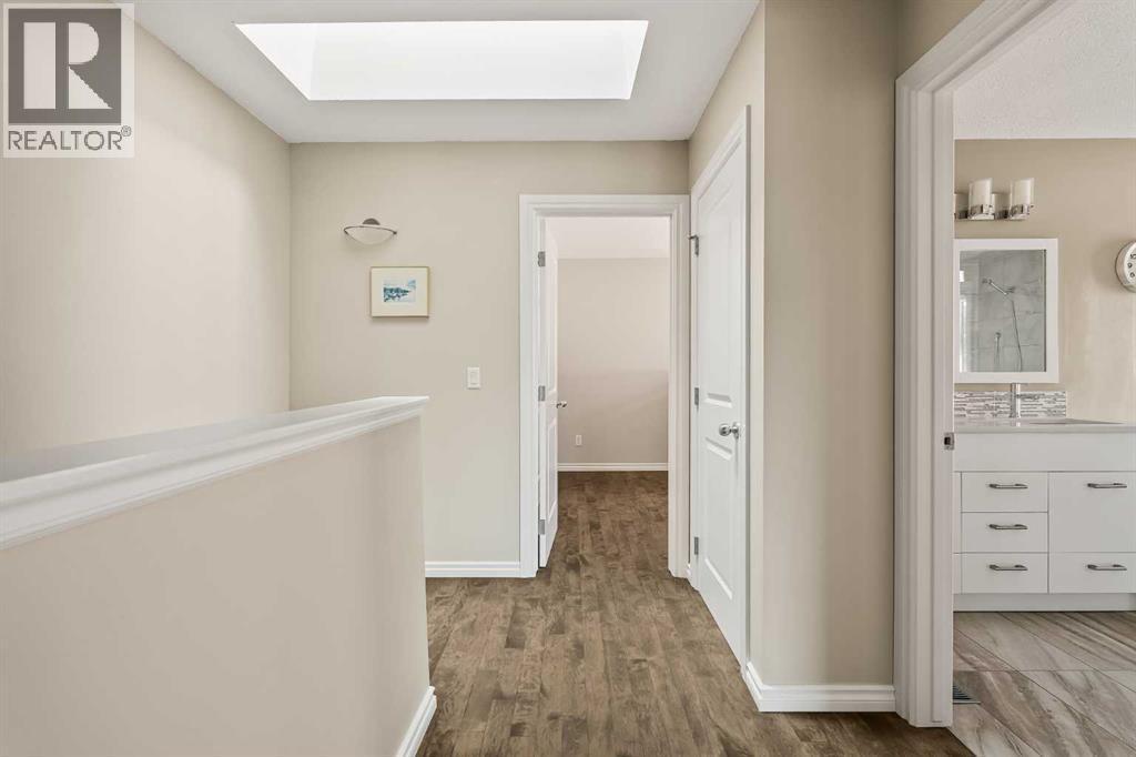 CALGARY, Alberta, T3E 2M9, CA, 2 Bedrooms Bedrooms, ,2 BathroomsBathrooms,Residential,For Sale,1949798