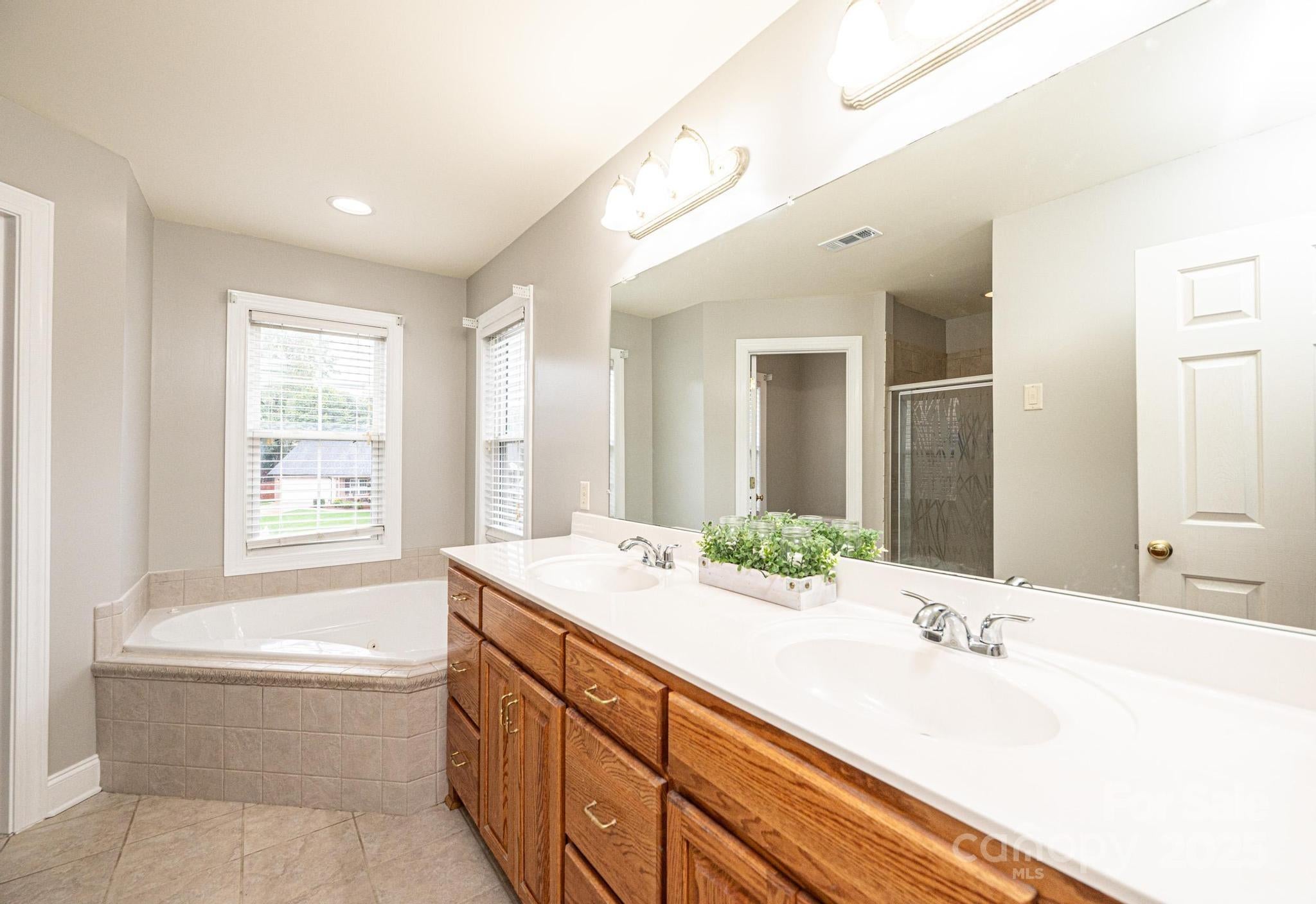 2640 Ironwood Drive, Hickory, North Carolina, 28602, United States, 4 Bedrooms Bedrooms, ,3 BathroomsBathrooms,Residential,For Sale,2640 Ironwood Drive,1635199