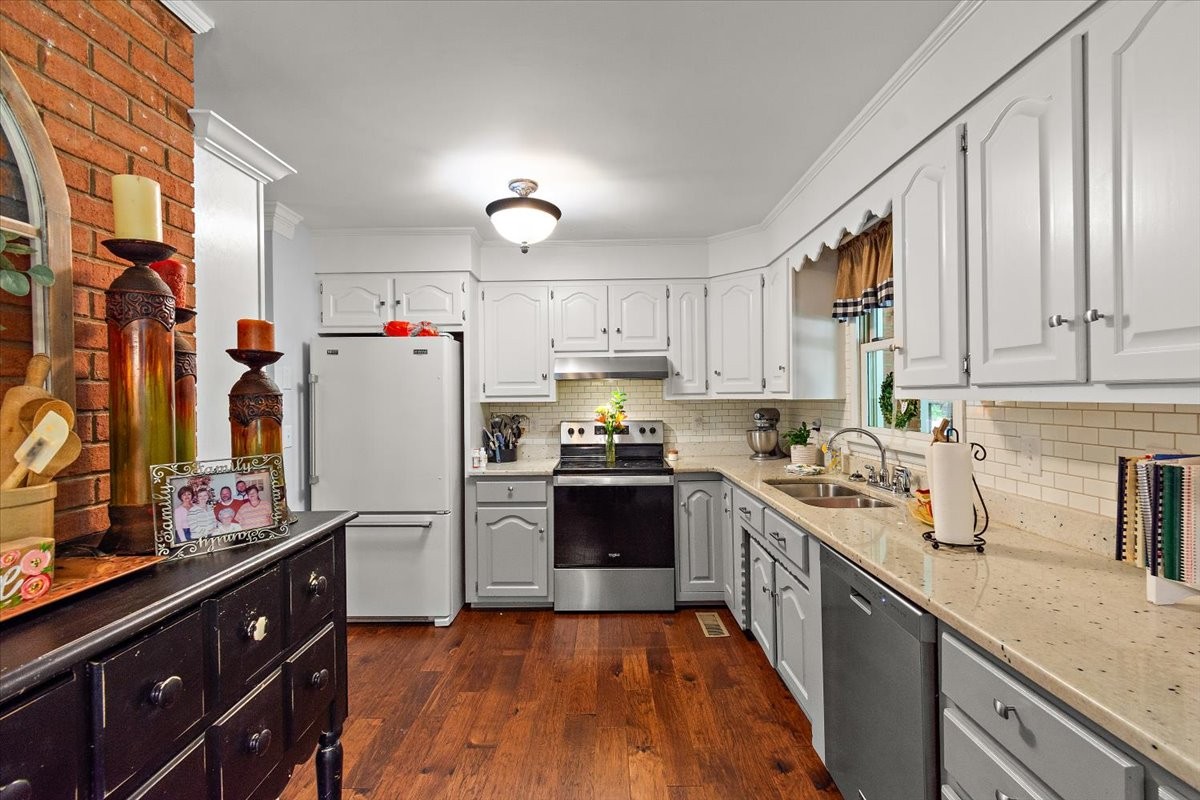Five Points, Tennessee, 38457, United States, 4 Bedrooms Bedrooms, ,4 BathroomsBathrooms,Residential,For Sale,1902817