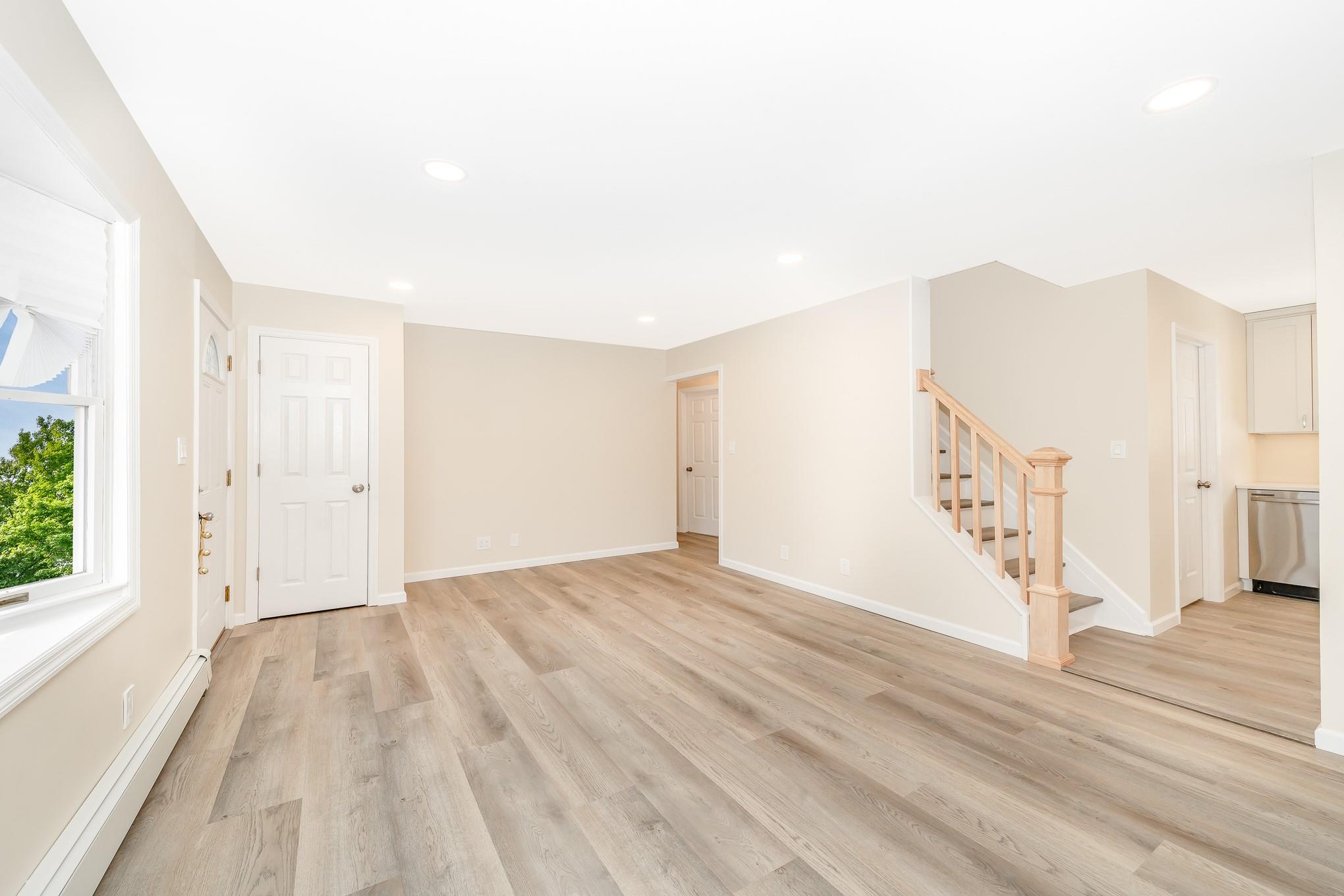 Lindenhurst, New York, 11757, United States, 4 Bedrooms Bedrooms, ,2 BathroomsBathrooms,Residential,For Sale,1899755