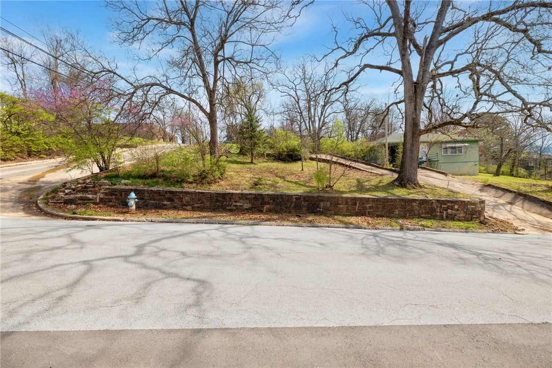 Locust Ave, Fayetteville, AR 72701