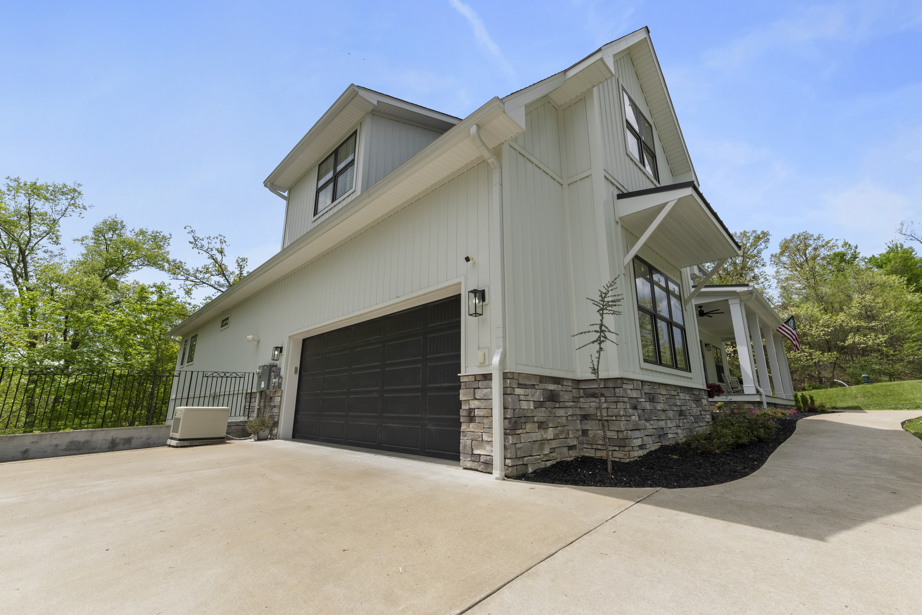 Huntington, West Virginia, 25701, United States, 6 Bedrooms Bedrooms, ,6 BathroomsBathrooms,Residential,For Sale,1977823