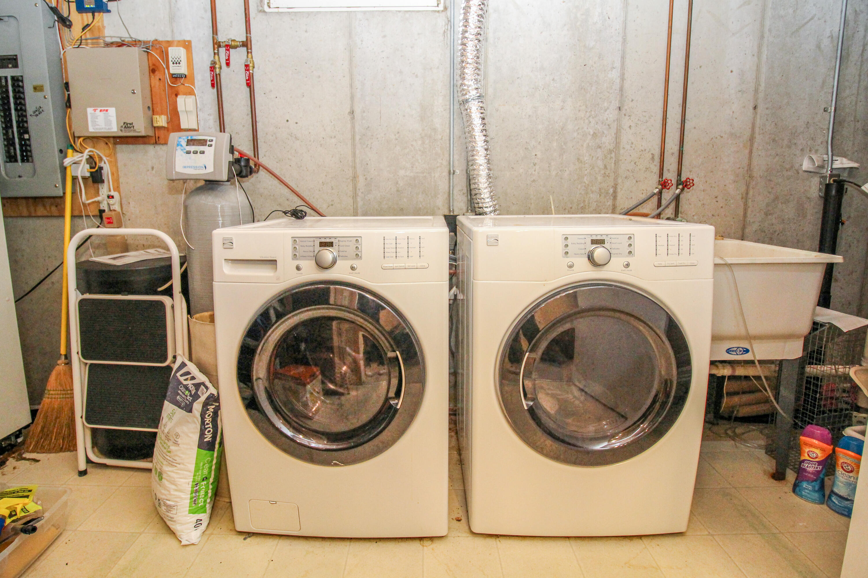 South Haven, Michigan, 49090, United States, 3 Bedrooms Bedrooms, ,4 BathroomsBathrooms,Residential,For Sale,1982825