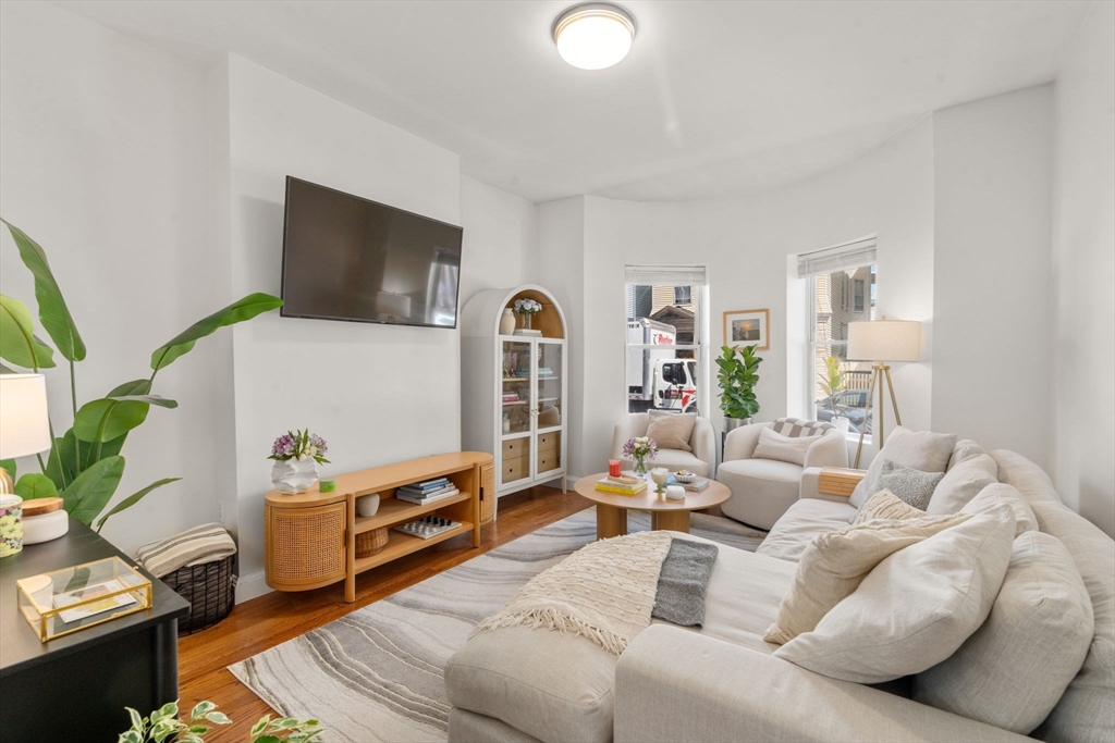 Boston, Massachusetts, 02127, United States, 2 Bedrooms Bedrooms, ,2 BathroomsBathrooms,Residential,For Sale,1939298