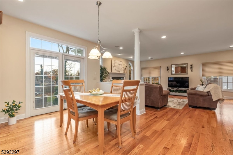 Edison Twp., New Jersey, 08820, United States, 5 Bedrooms Bedrooms, ,4 BathroomsBathrooms,Residential,For Sale,1989591