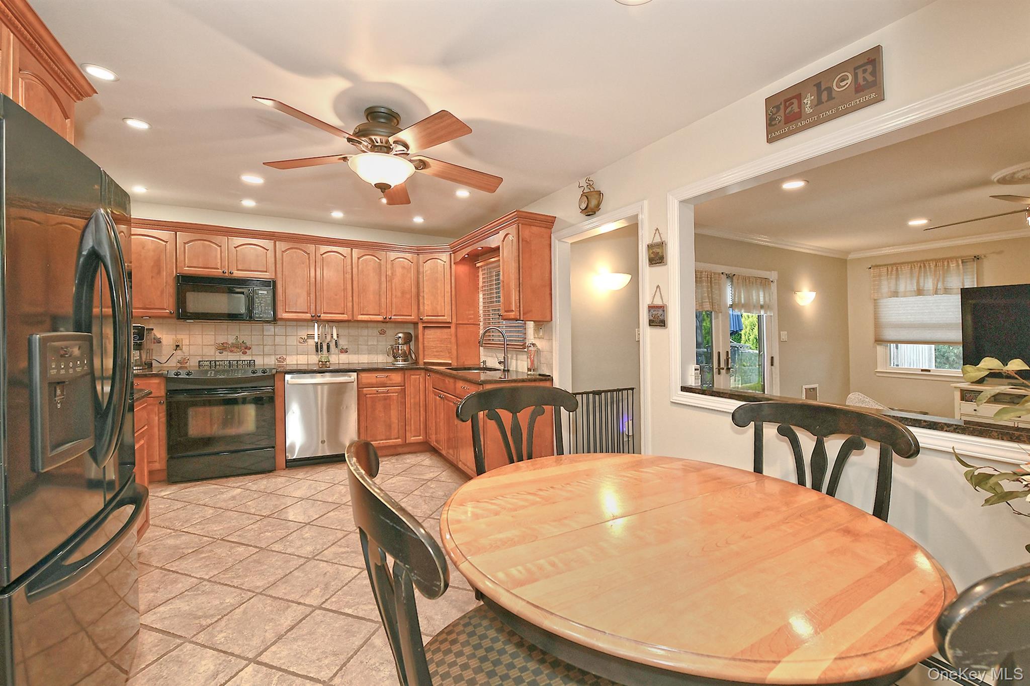 Hicksville, New York, 11801, United States, 3 Bedrooms Bedrooms, ,2 BathroomsBathrooms,Residential,For Sale,1986548