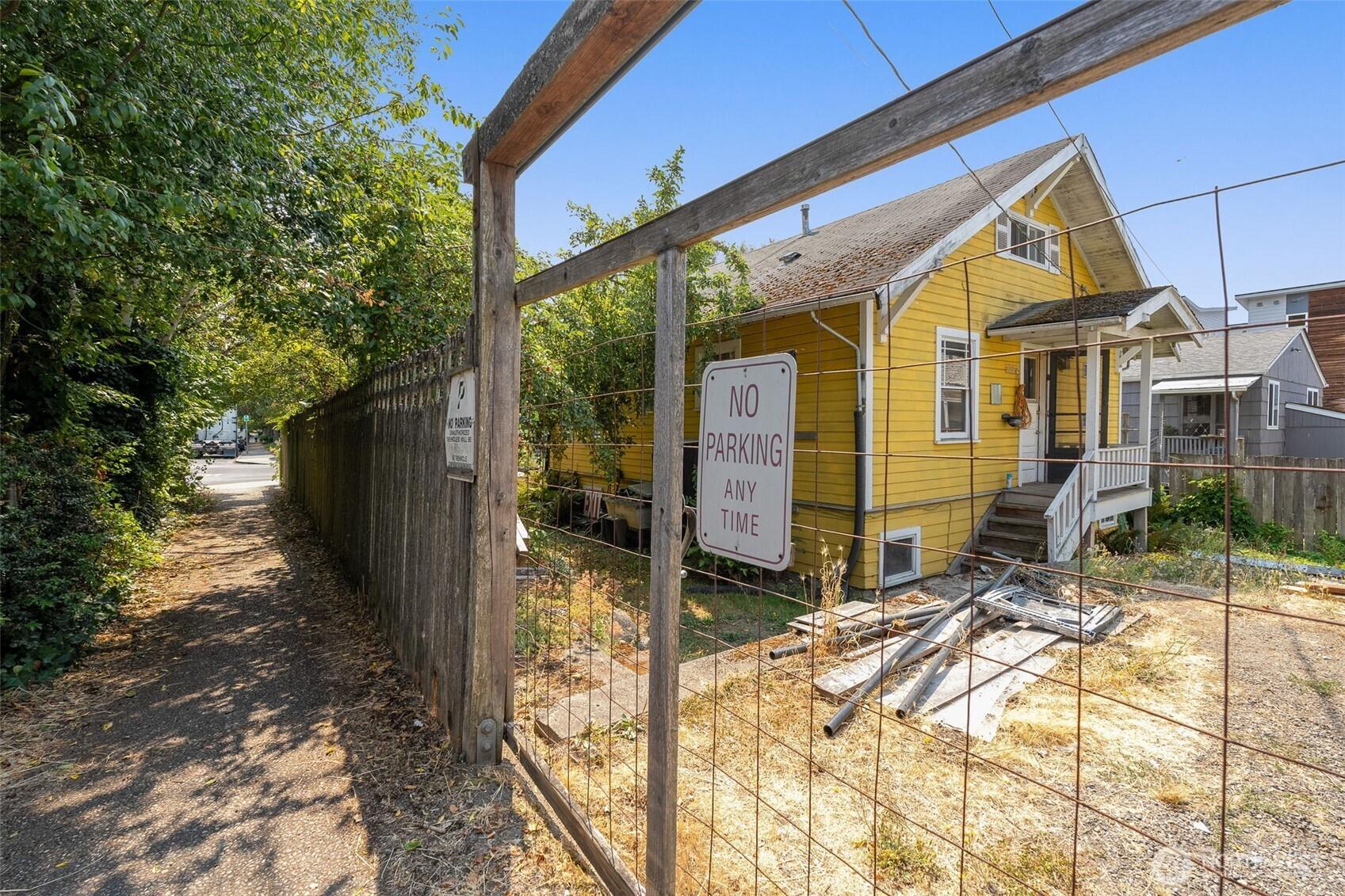 SEATTLE, Washington, 98144, United States, 2 Bedrooms Bedrooms, ,1 BathroomBathrooms,Residential,For Sale,1941790