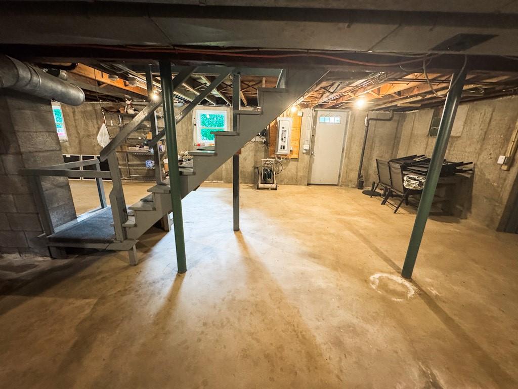 Westerly, Rhode Island, 02891, United States, 3 Bedrooms Bedrooms, ,2 BathroomsBathrooms,Residential,For Sale,1958331