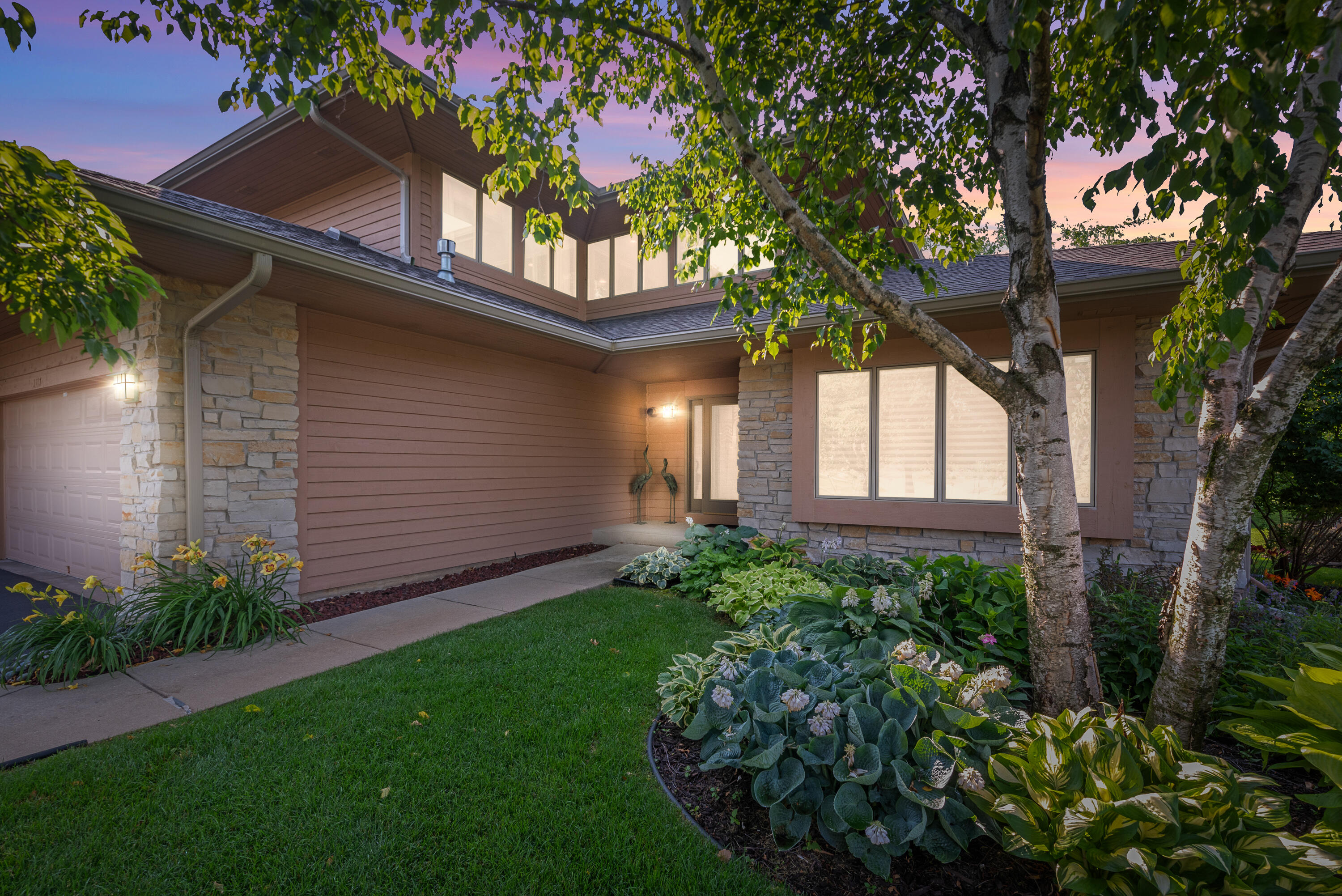 Hartland, Wisconsin, 53029, United States, 4 Bedrooms Bedrooms, ,5 BathroomsBathrooms,Residential,For Sale,1907697