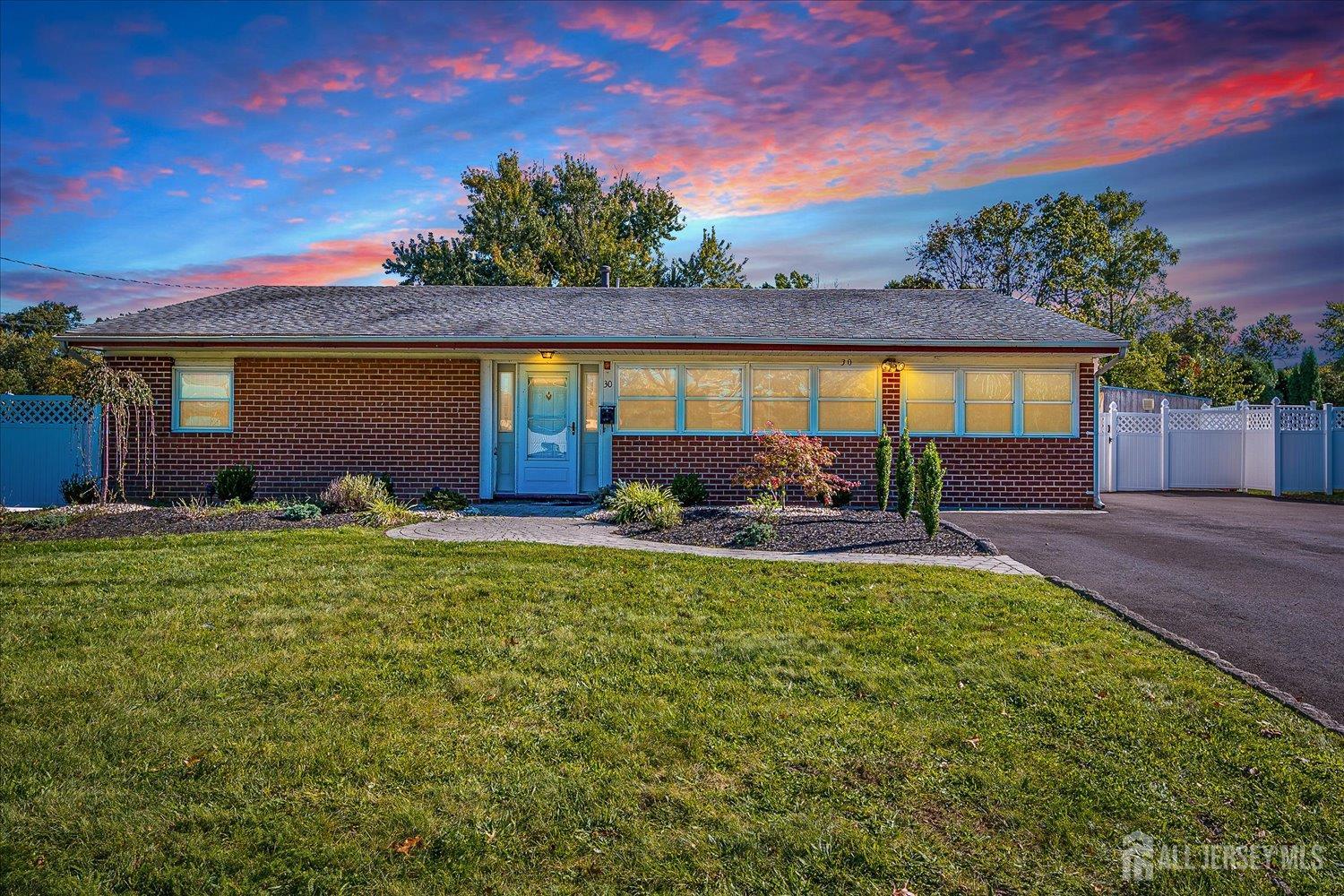 Constable Rd, Kendall Park, NJ 08824